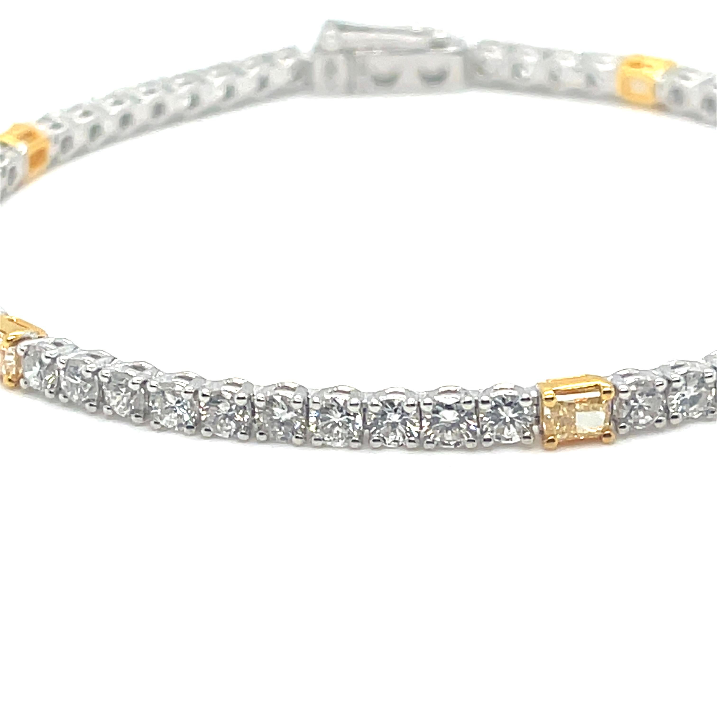 Bracelet de tennis en or 18kt avec 5.88 carats de diamants jaunes et blancs de couleur naturelle Pour femmes en vente