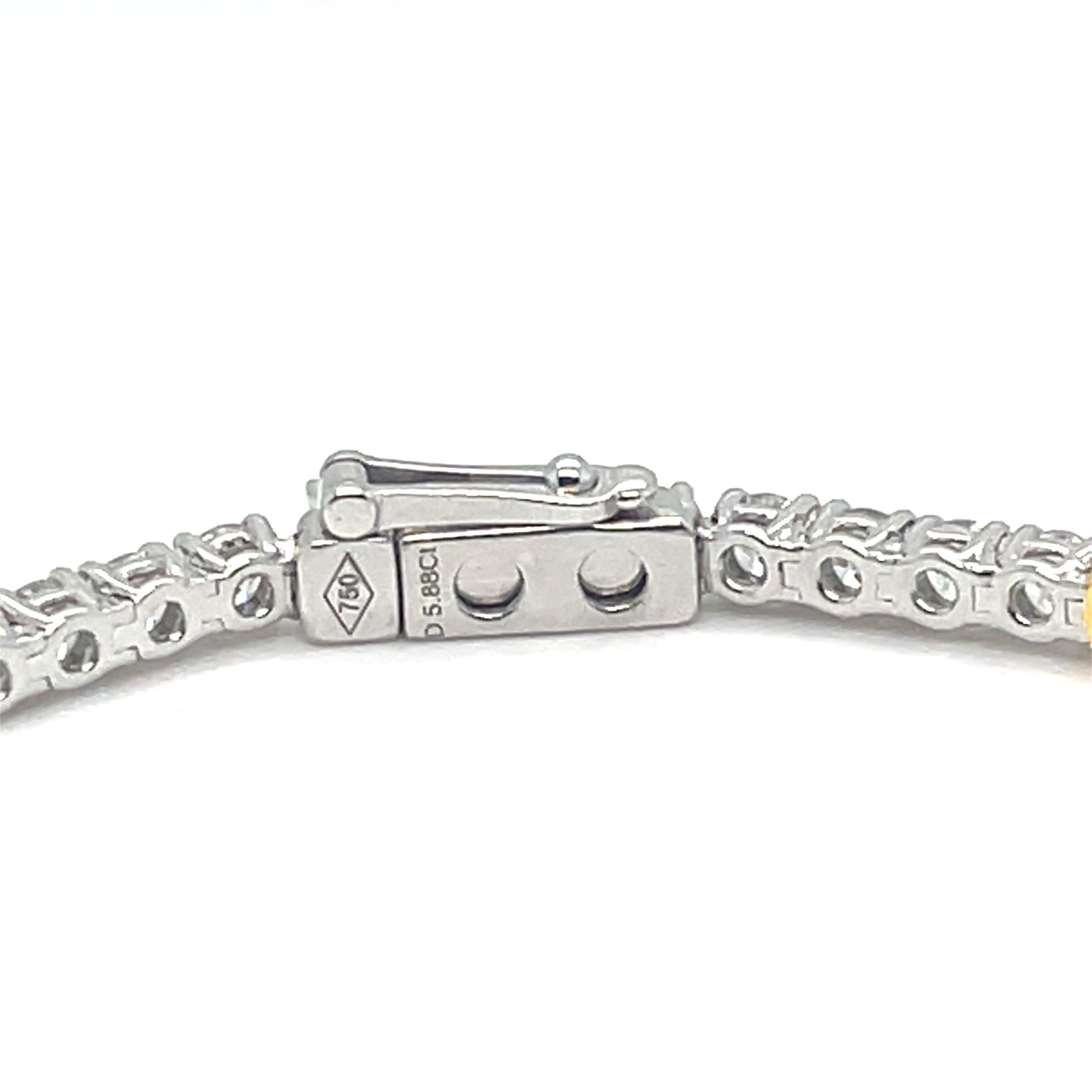 Bracelet de tennis en or 18kt avec 5.88 carats de diamants jaunes et blancs de couleur naturelle en vente 1