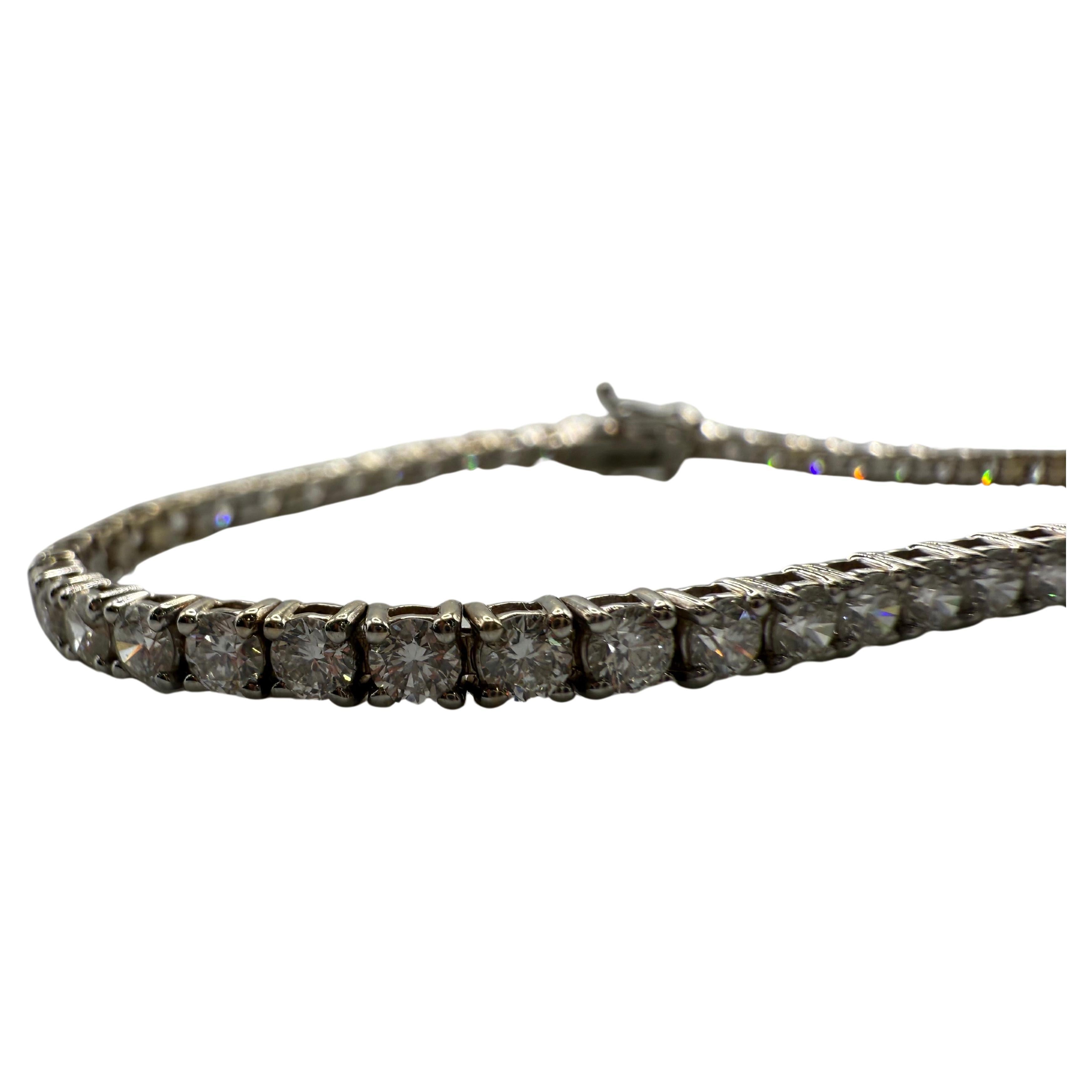 Well made bracelet tennis style with 4.41 carats of diamonds VS-SI clarity and F-G colors in 18KT gold.

**All items leave our premises with a certificate in buyers name, company policy! This insures security for you and us, it is also convenient