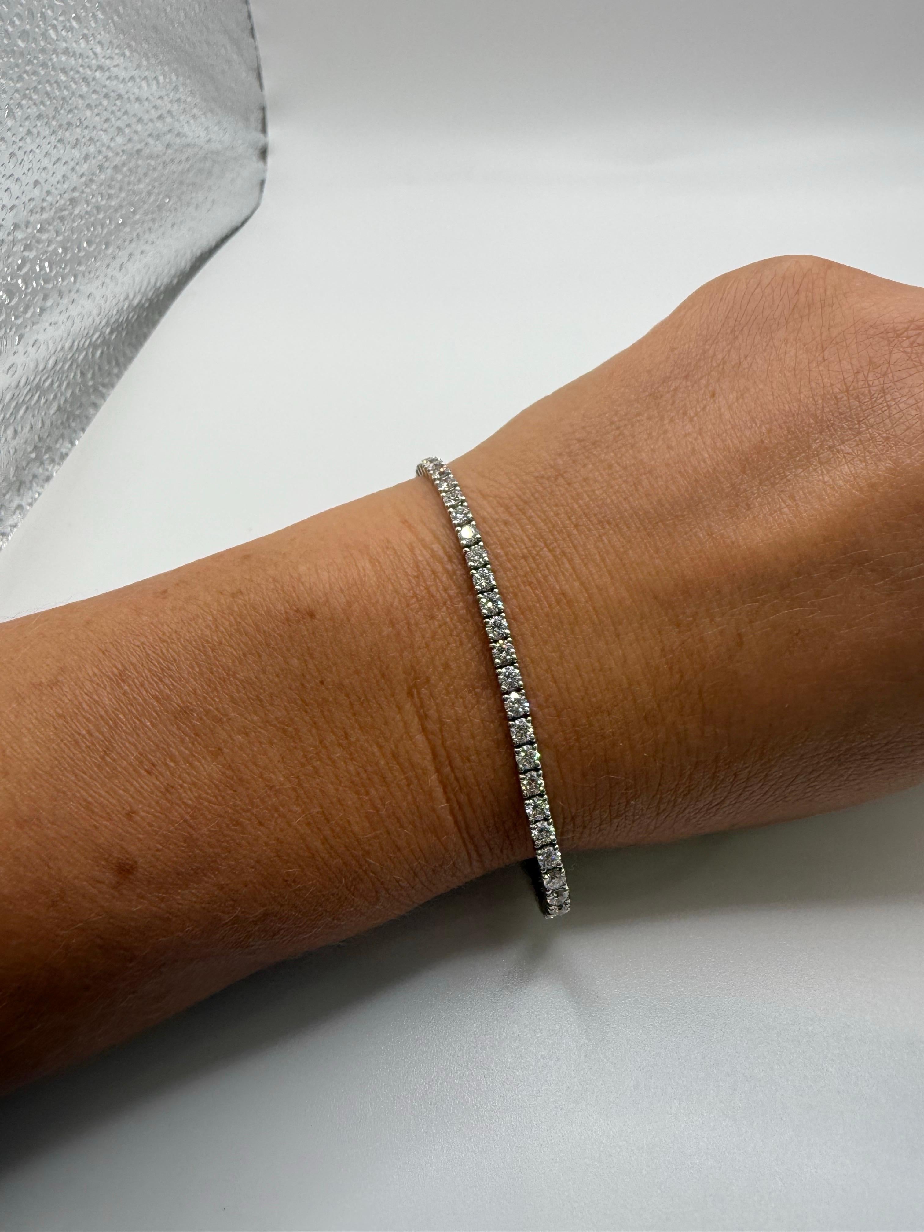 Tennis bracelet 4.41ct 18KT gold well made bracelet For Sale 1