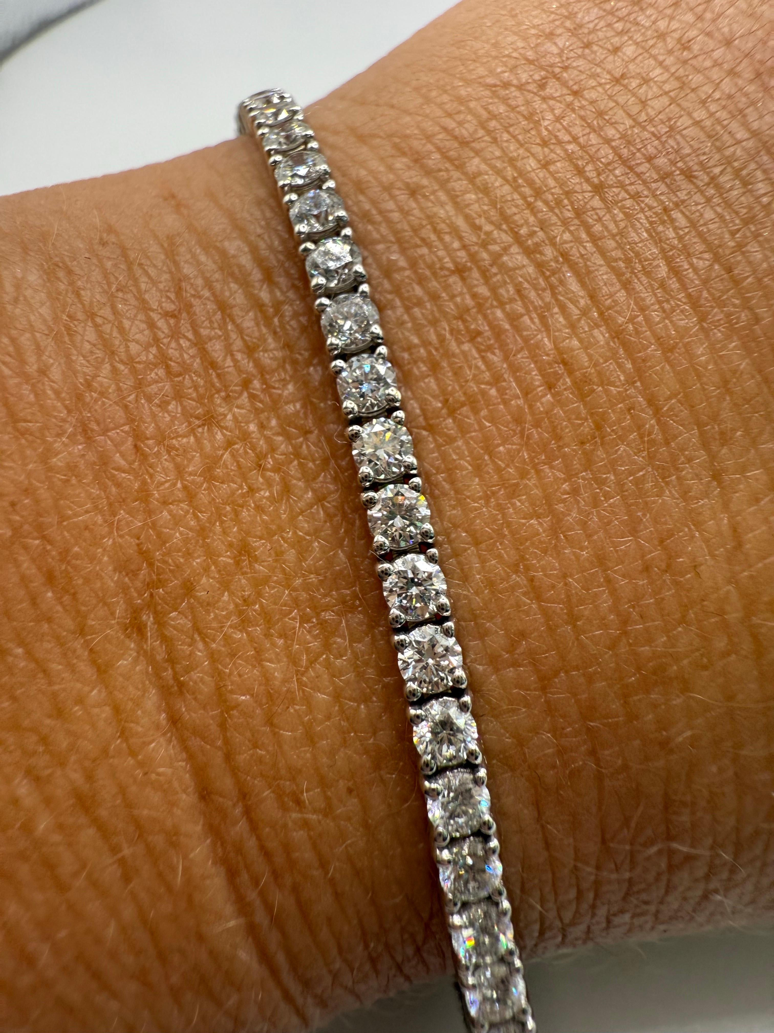 Tennis bracelet 4.41ct 18KT gold well made bracelet For Sale 3