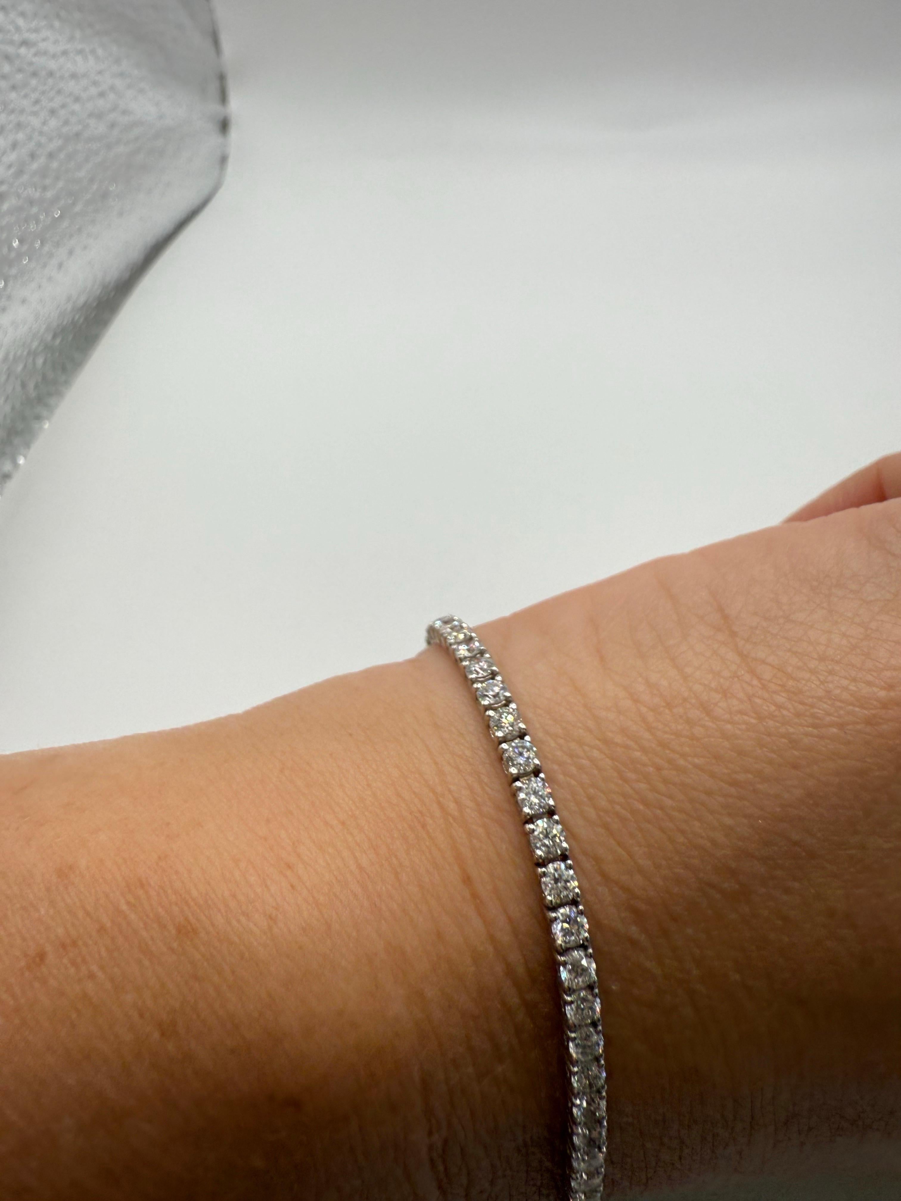 Tennis bracelet 4.41ct 18KT gold well made bracelet For Sale 5