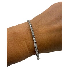 Tennis bracelet 4.41ct 18KT gold well made bracelet