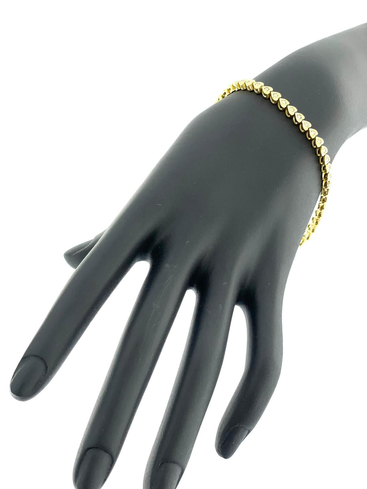 Taille brillant Bracelet tennis 47 cœurs en or jaune et diamants  en vente