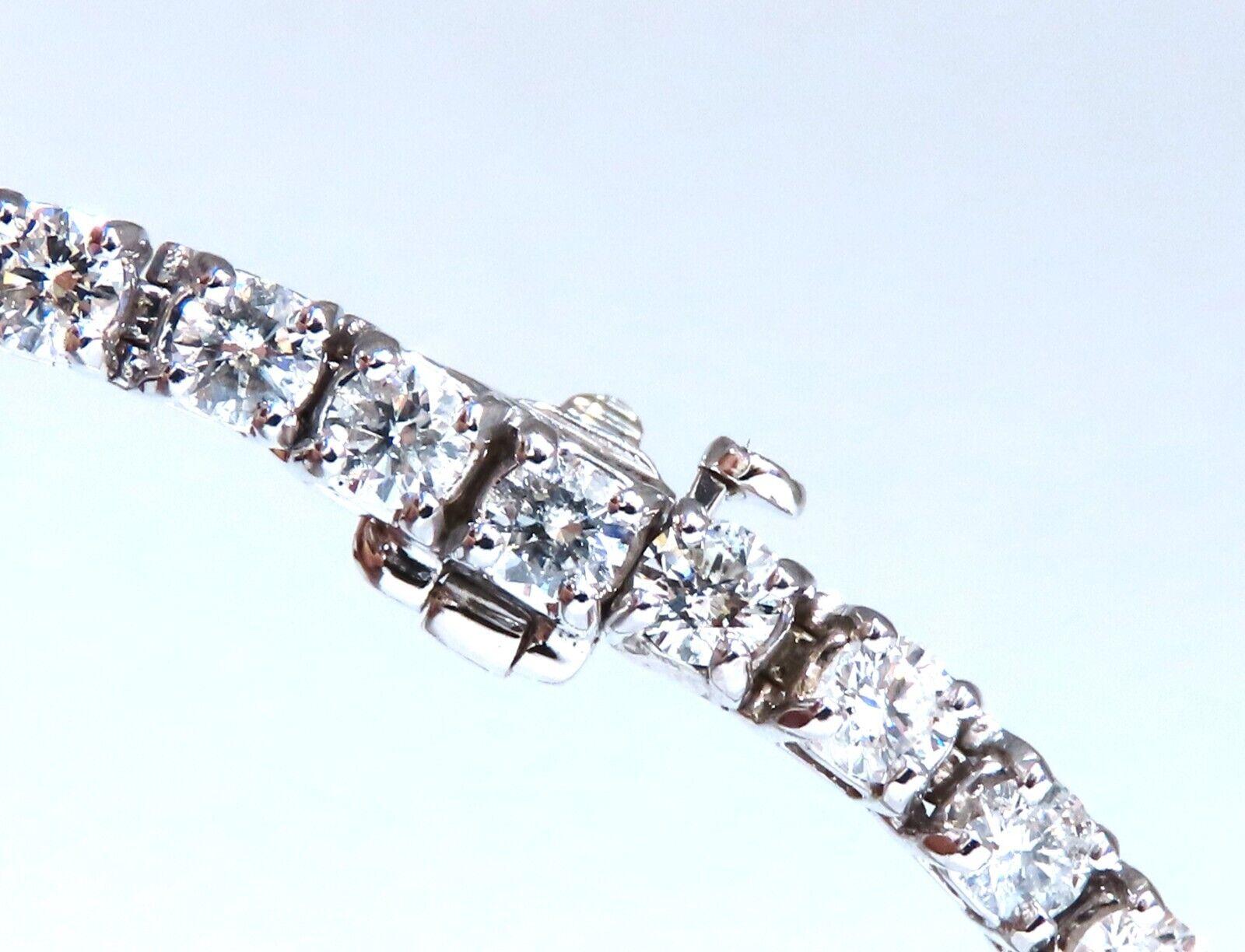 Ladies natural Diamond classic tennis bracelet.

7.70ct Diamonds: G H color, vs1 vs2 Si1 clarity.

14 karat white gold 14.9 grams

Bracelet measures 3.7 mm wide

Comfortable pressure clasp and  safety snap.


$36000 appraisal certificate to accompany