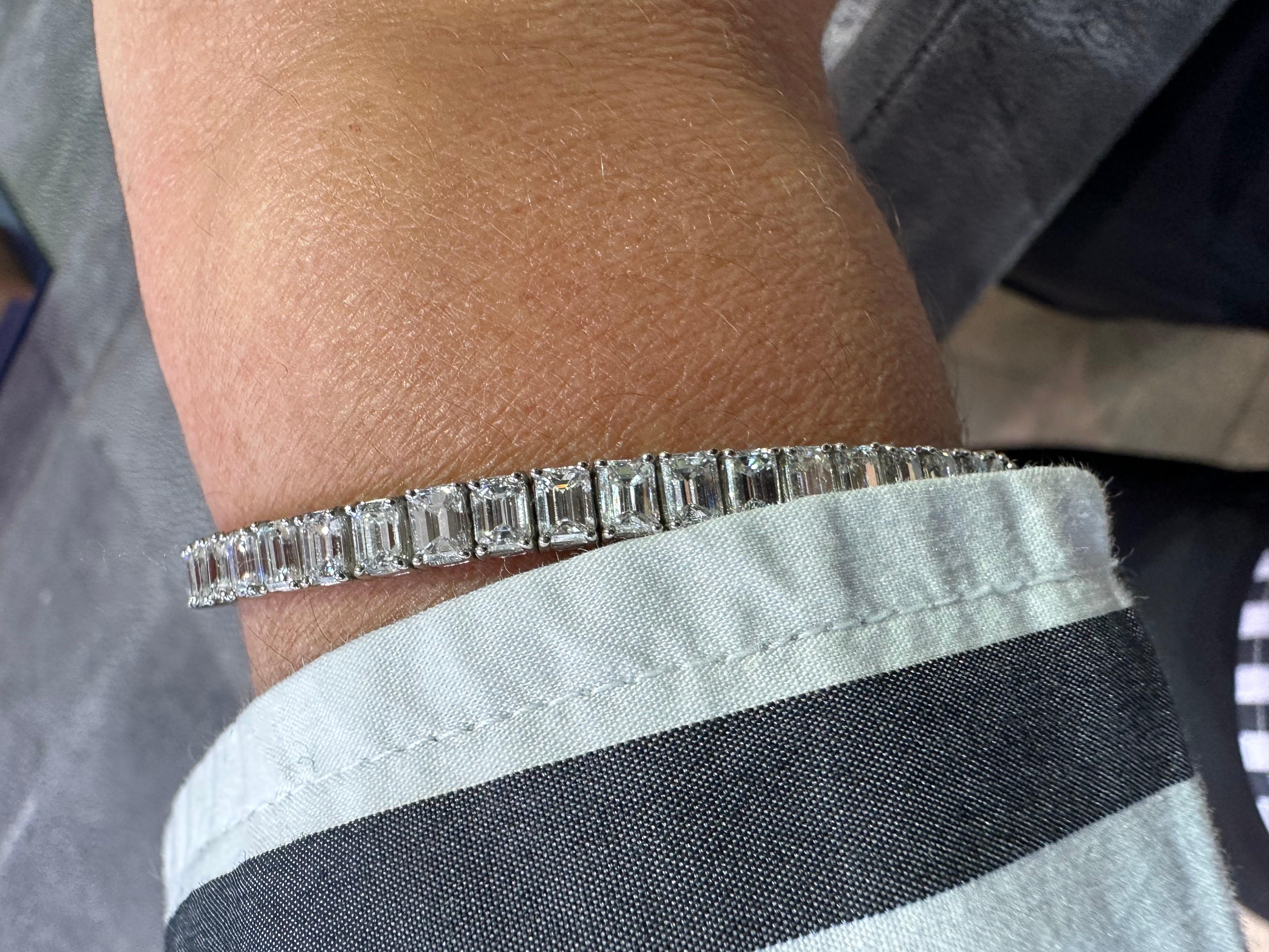 Tennisarmband, Smaragdschliff Diamanten Farbe D Platin HRD im Zustand „Hervorragend“ im Angebot in Vannes, FR