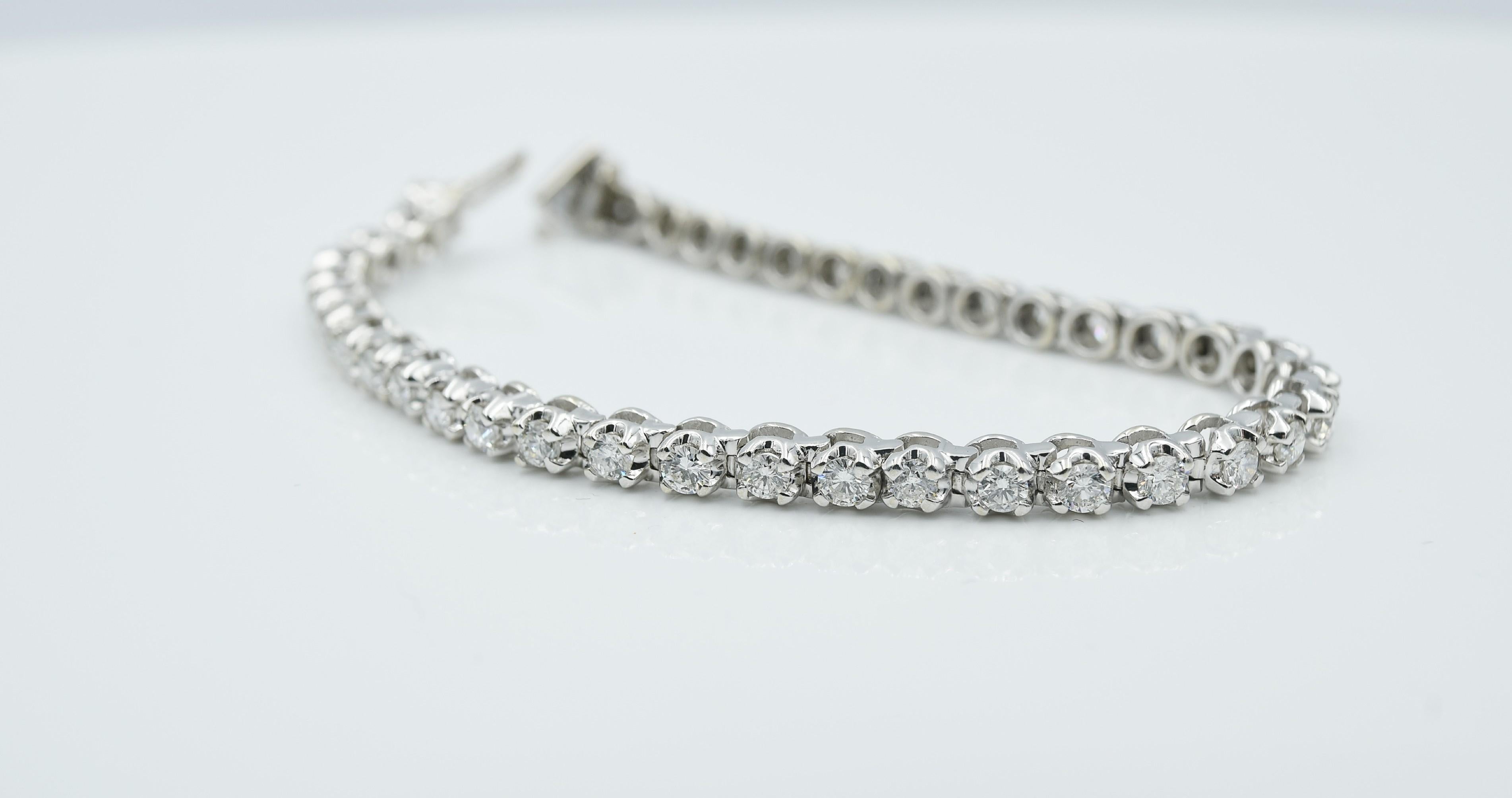 Tennis Bracelet In Good Condition For Sale In Palm Beach, FL