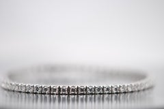 Bracelet tennis en or blanc 18 carats orné de diamants