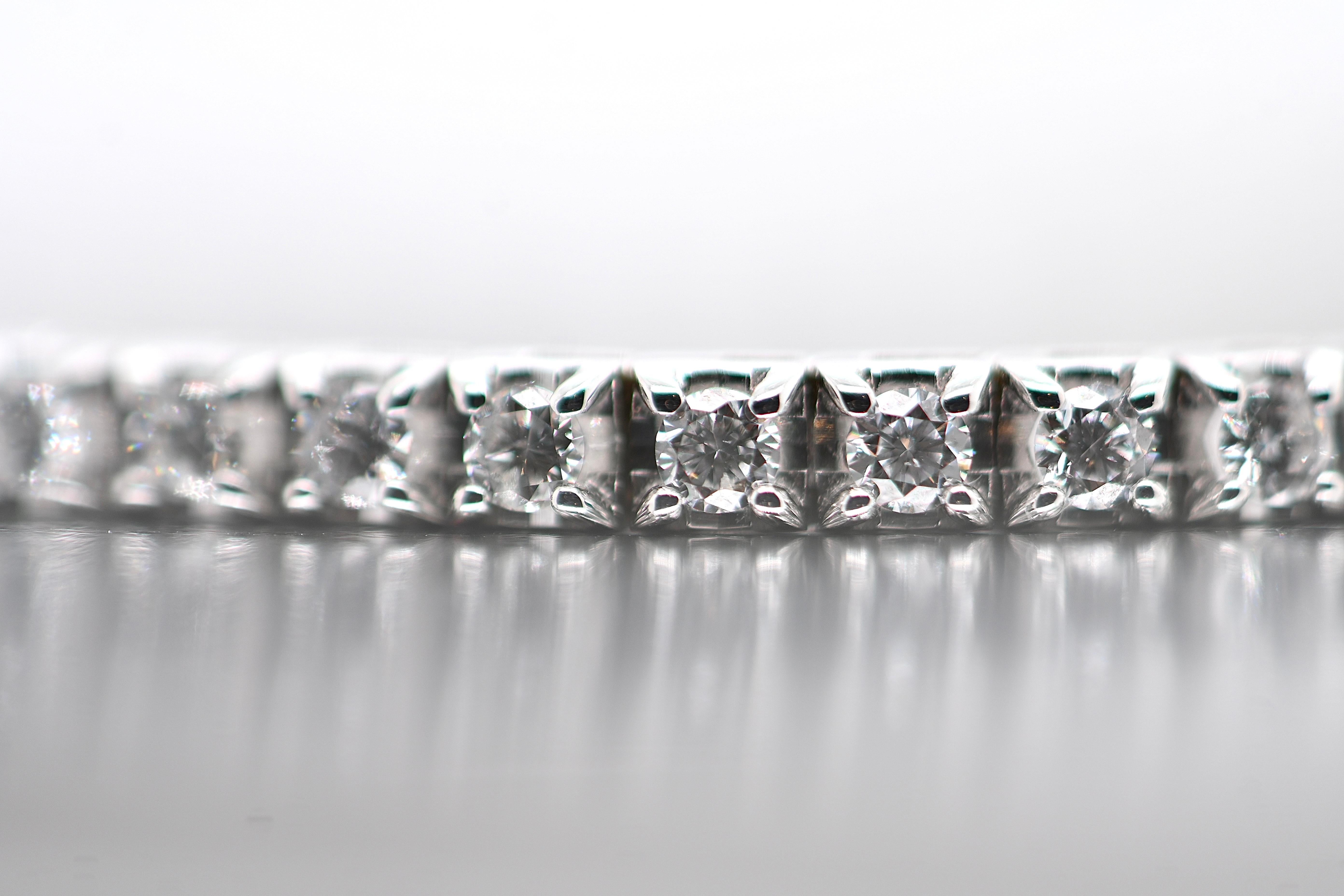 Brilliant Cut Tennis Bracelet in 18-Carat White Gold Adorned with Diamonds For Sale
