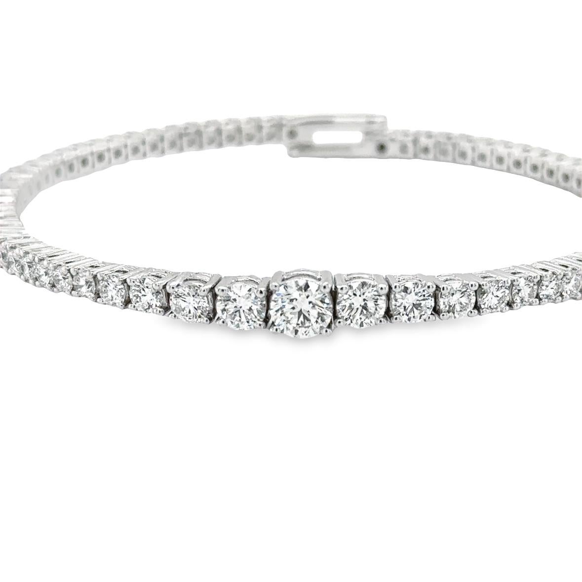 Contemporary Tennis Bracelet in 18K White Gold with Central F Color Diamond For Sale