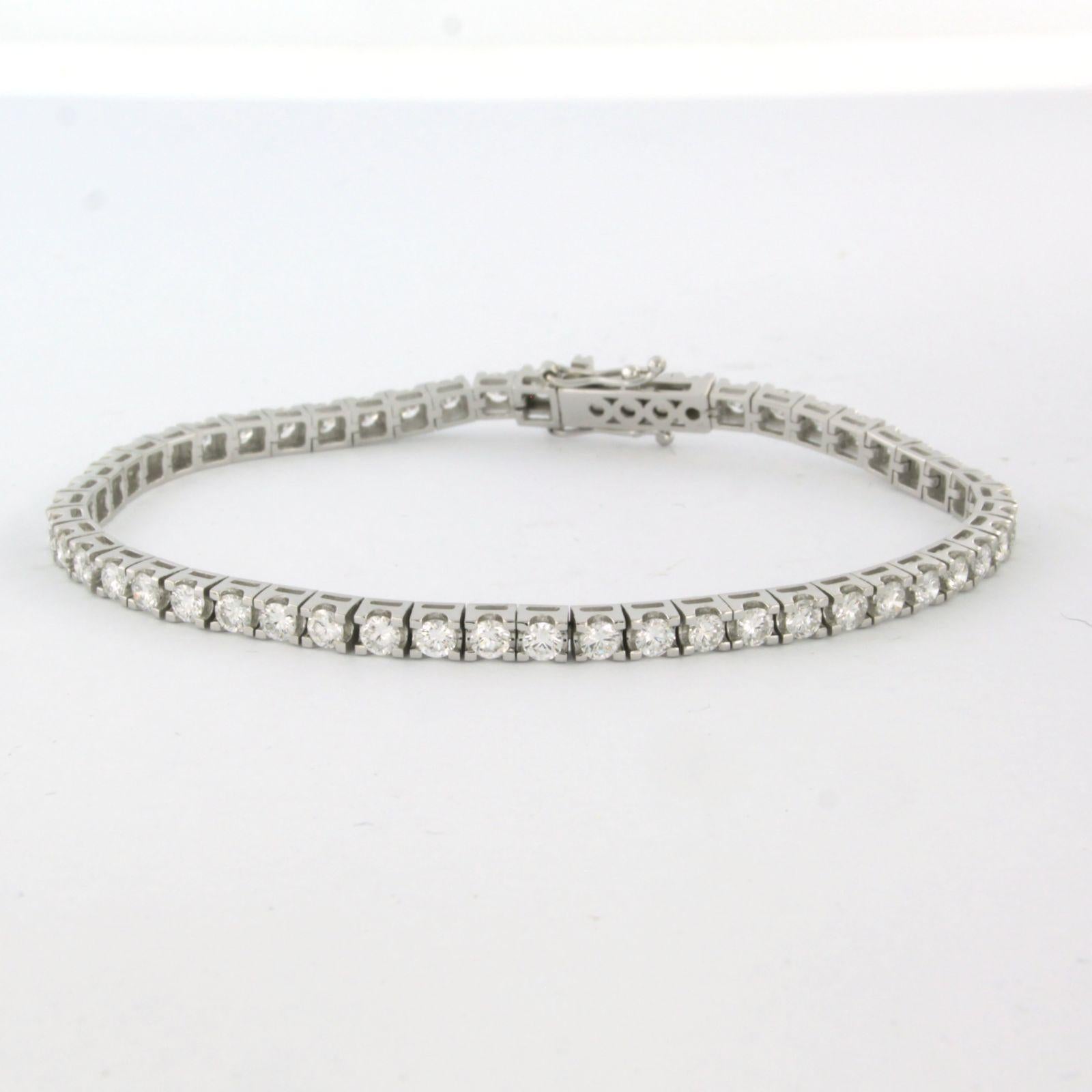 14k white gold bracelet with brilliant cut diamond 4.15ct F/G VS/SI - length 19 cm

Detailed description

the front of the bracelet is 3.2 mm high and 3.3 mm wide

Length of the bracelet is 19 cm

Total weight: 11.9 grams

occupied with:

- 52 x 2.8