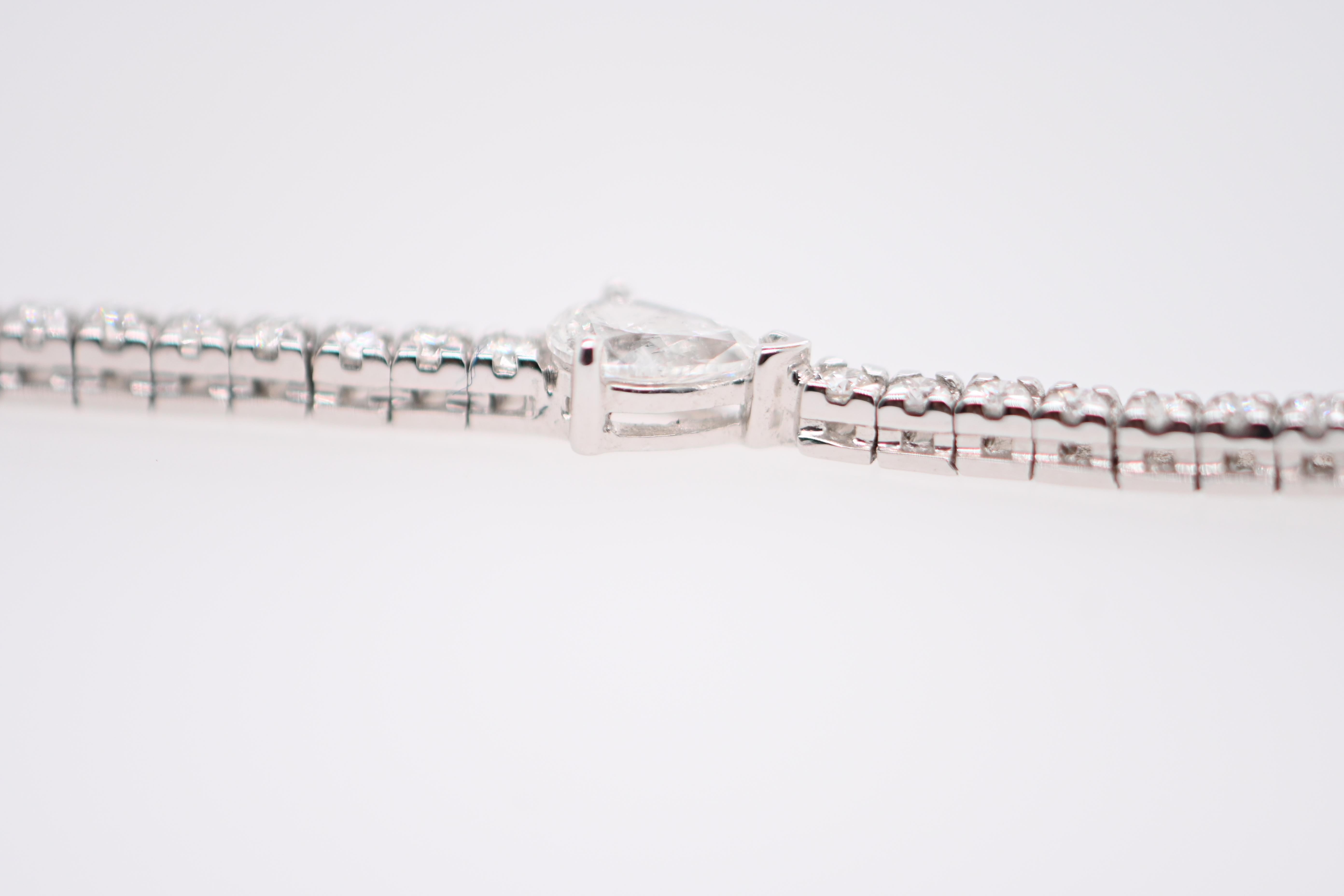 Tennisarmband Weiß Brillant Diamanten Birne Diamant Weißgold 18 Karat (Tropfenschliff) im Angebot
