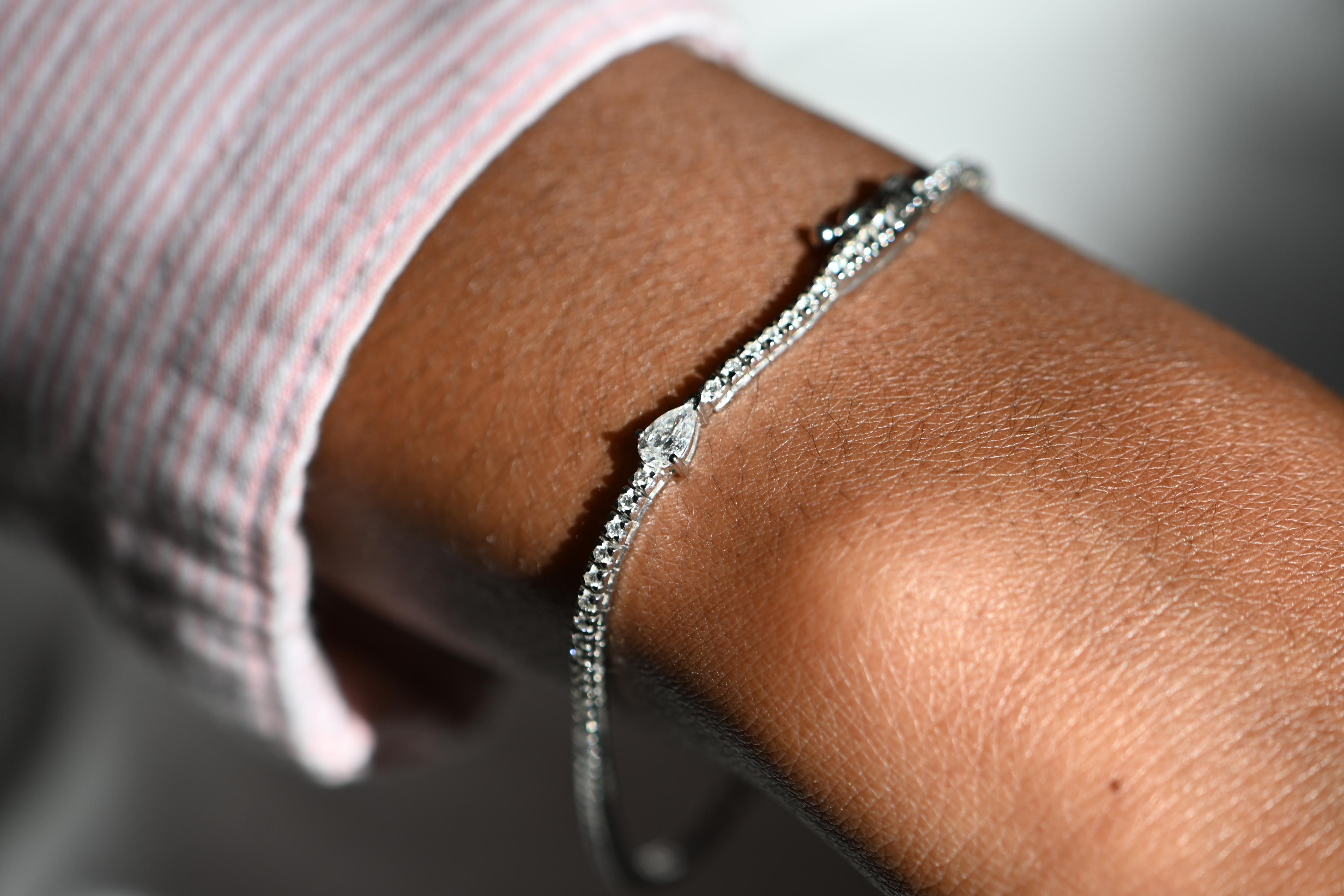 Tennisarmband Weiß Brillant Diamanten Birne Diamant Weißgold 18 Karat im Angebot 1