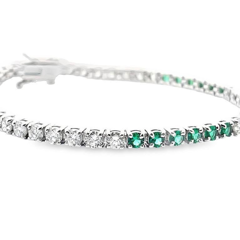 Moderno Bracciale Tennis Diamanti bianchi 4,41 CT & Smeraldo verde 1,76CT in oro bianco 14K in vendita