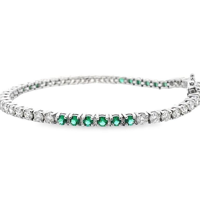 Bracciale Tennis Diamanti bianchi 4,41 CT & Smeraldo verde 1,76CT in oro bianco 14K In condizioni Nuovo in vendita a New York, NY