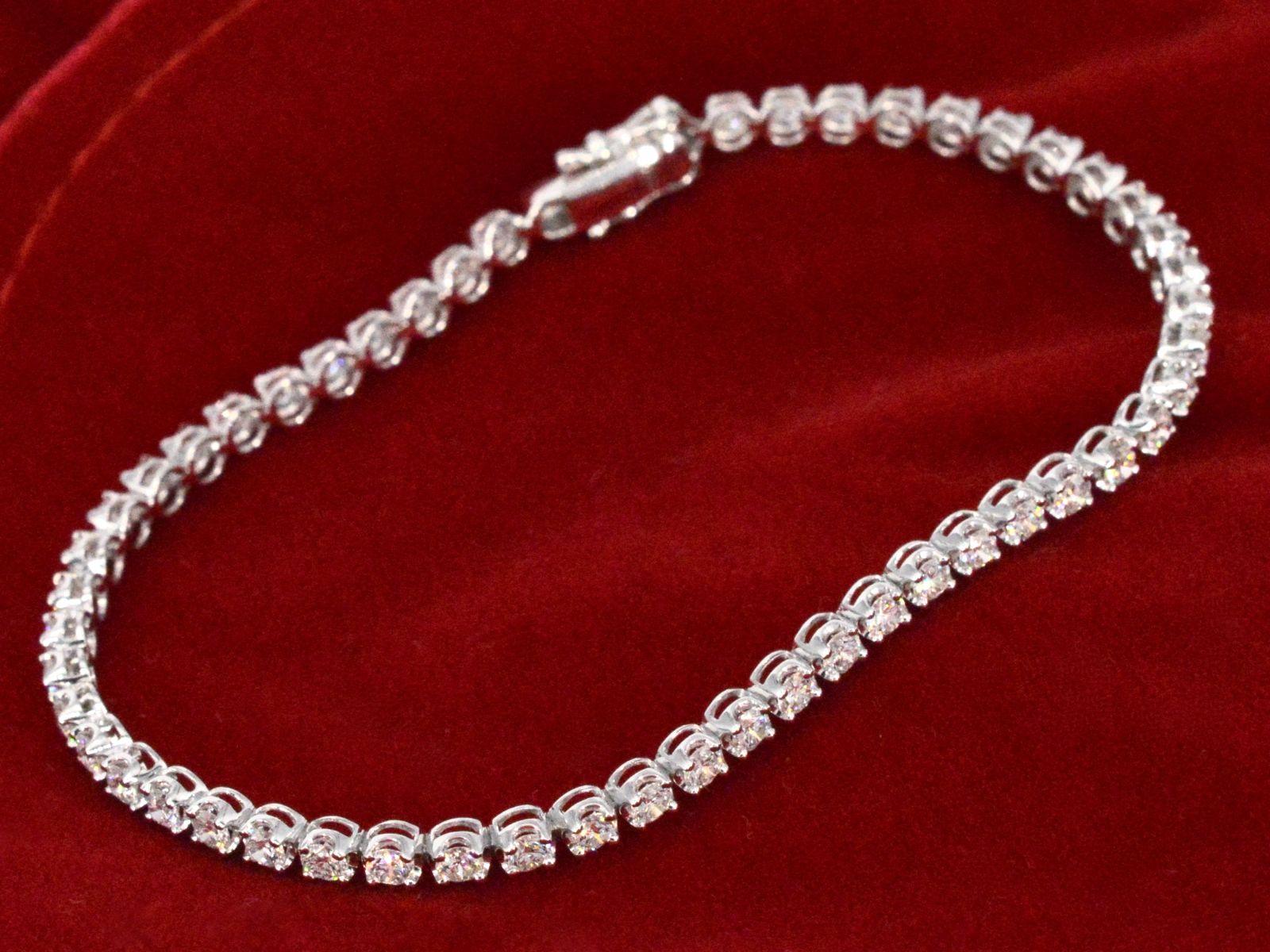 Tennis Bracelet with 3.00 Carats of Diamonds For Sale 1