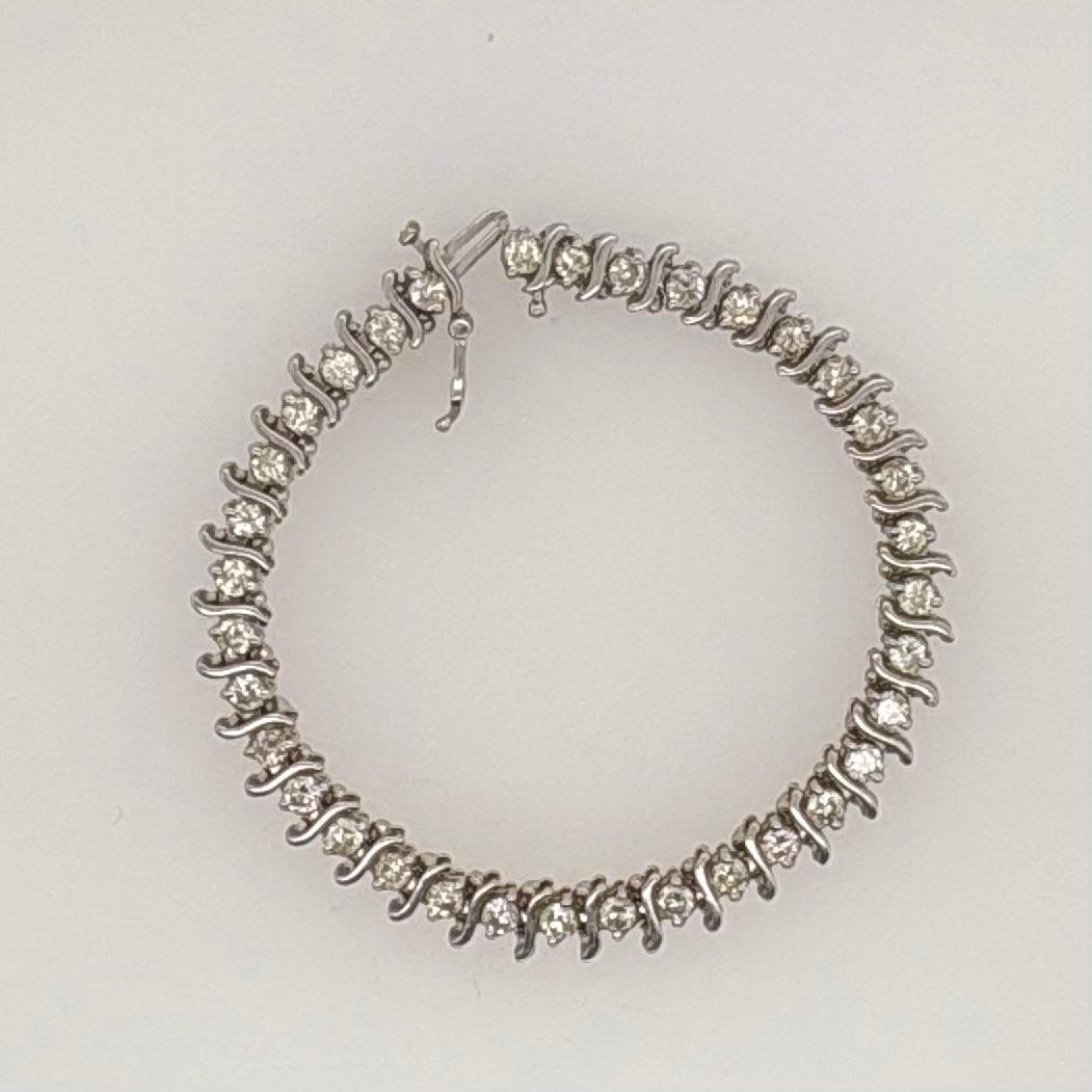 Tennis Bracelet with 3.5ct Diamonds, 14kt White Gold
Length: 6.75 inches
Weight: 17.11 grams