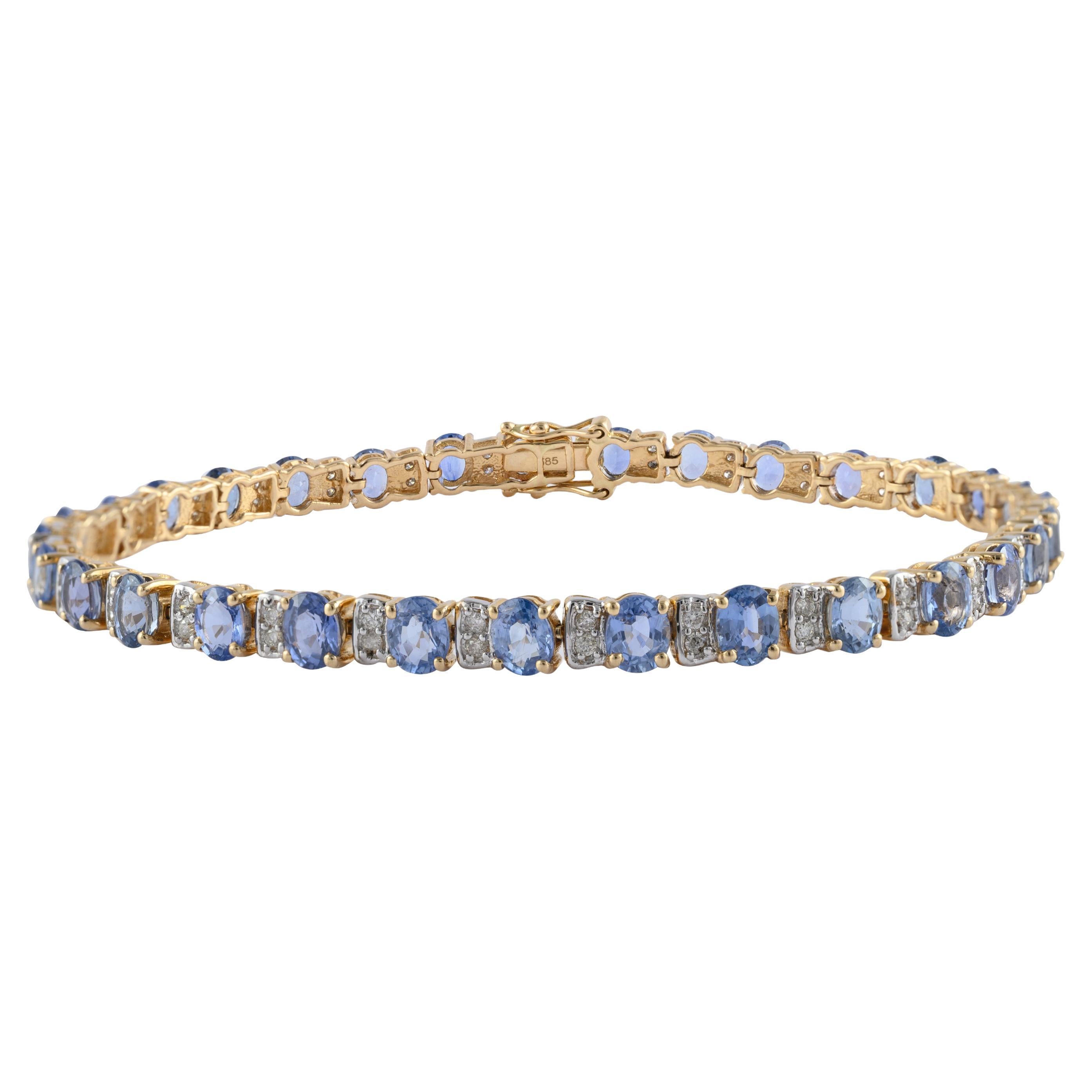 Bracelet tennis en or jaune 14 carats serti de saphirs bleus et de diamants en vente