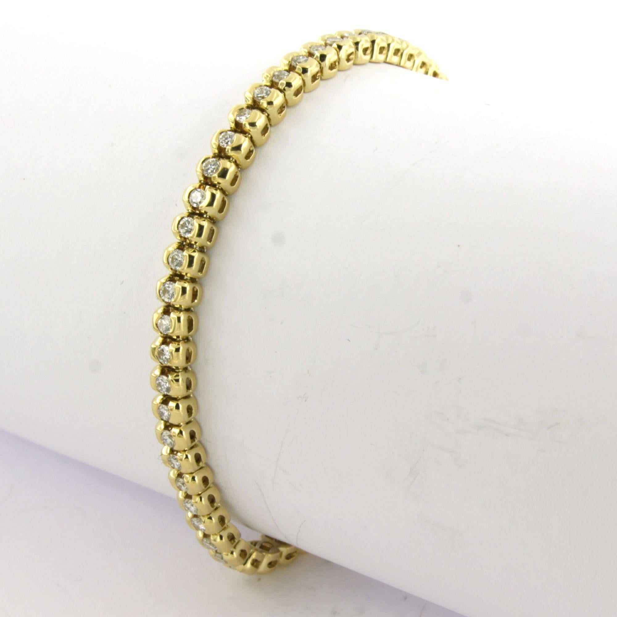Pulsera de tenis de oro amarillo de 18 quilates engastada con diamantes talla brillante de hasta aproximadamente 1,80 quilates - F/G - VS/SI - 18,5 cm de longitud

Descripción detallada

La pulsera mide 18,5 cm de largo, 4,4 mm de ancho y 3,0 mm de