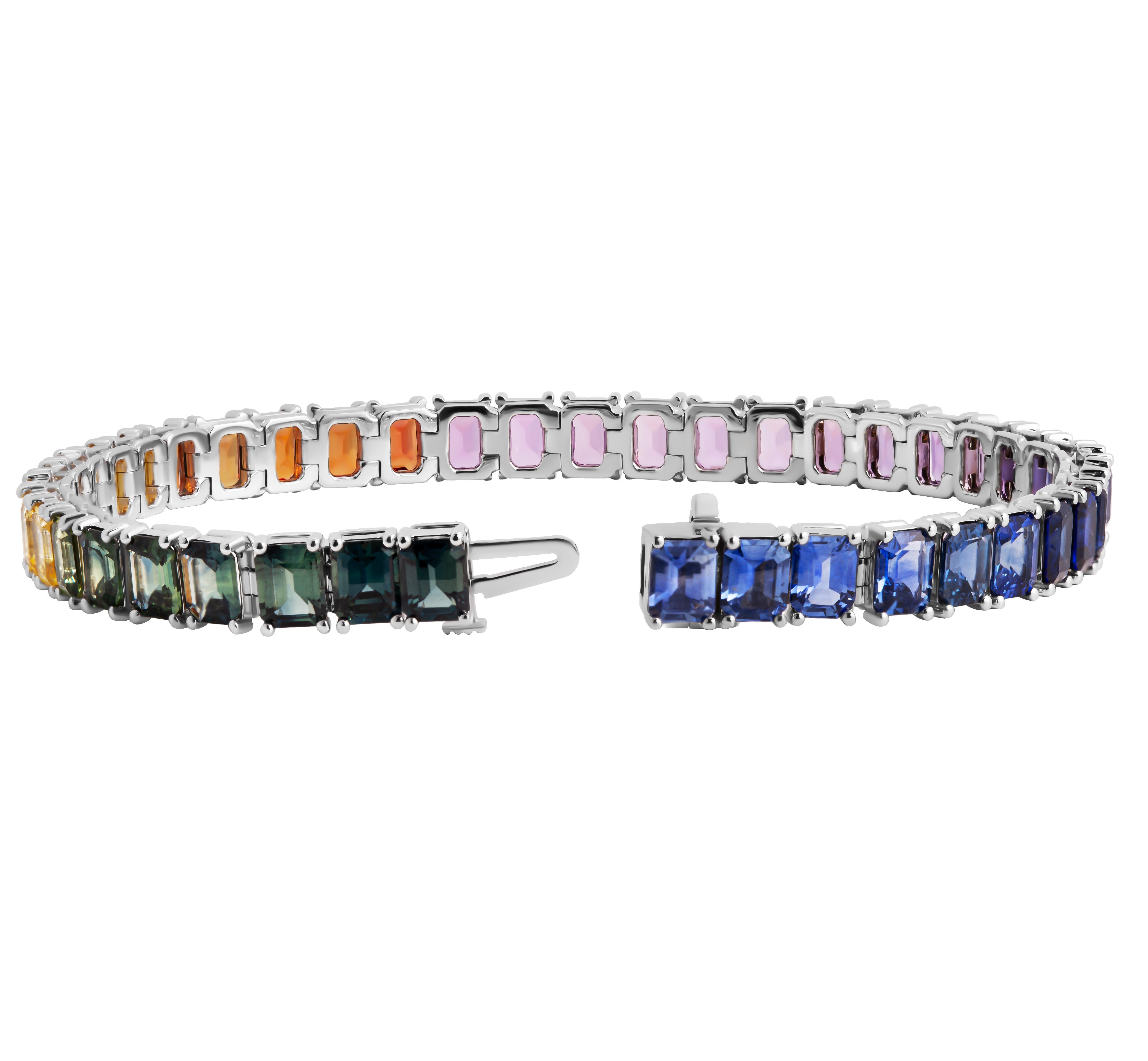 Pulsera de tenis con zafiros arco iris talla esmeralda en oro blanco de 14 quilates
42 Zafiros Arco Iris talla Esmeralda total 20,74ct
7 pulgadas de largo
