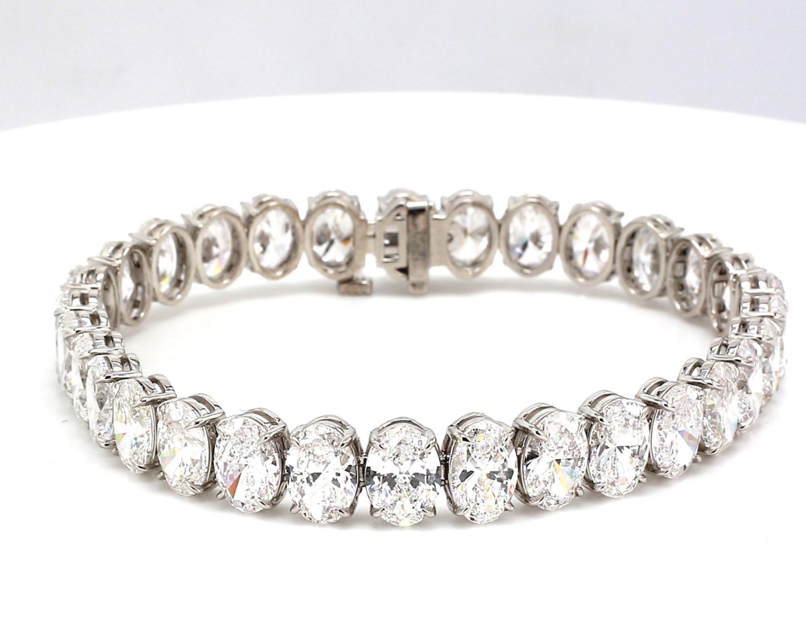 Tennis Bracelet with GIA certified D-F/VVS2-VS2 Oval Cut Diamonds. D31.17ct.t.w In New Condition For Sale In Los Angeles, CA