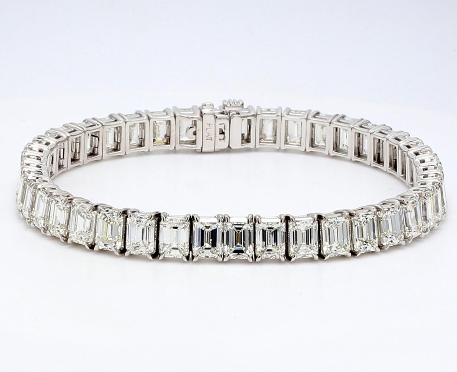 Tennis Bracelet with GIA certified G-I/VVS1-VS2 Emerald Cut Diamonds. D22.75ct. In New Condition For Sale In Los Angeles, CA