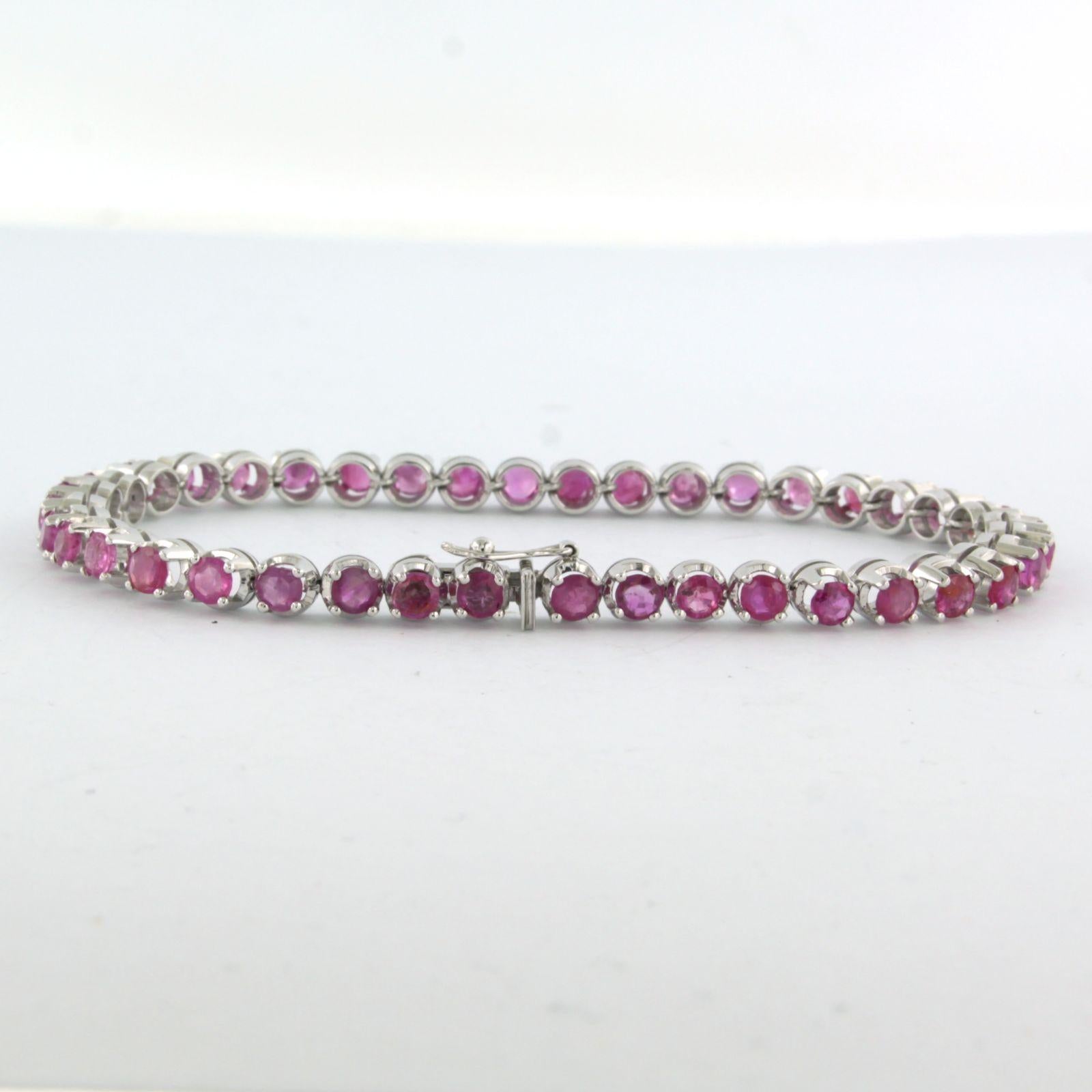 Pulsera de tenis con rubí de hasta 6,00 ct Oro blanco de 18 quilates 14,7 gramos en Excelente estado para la venta en The Hague, ZH