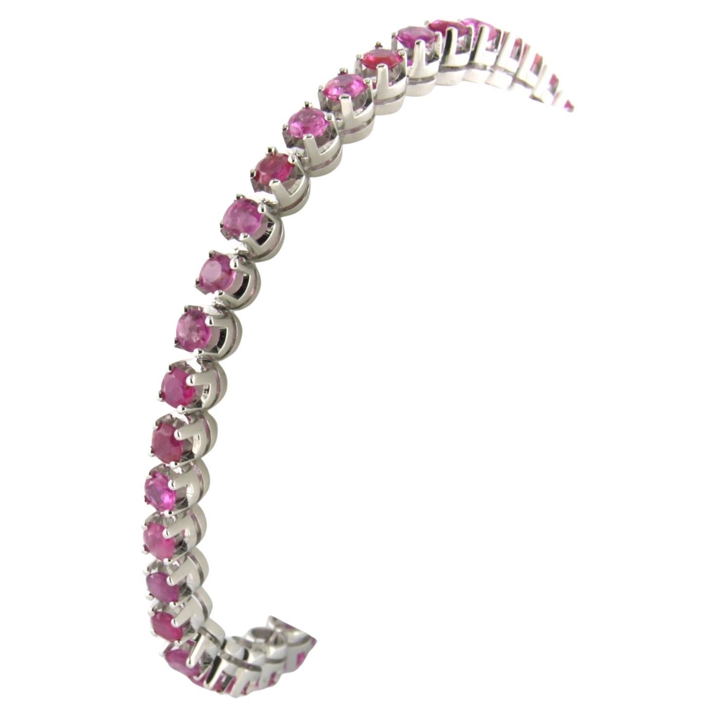 Pulsera de tenis con rubí de hasta 6,00 ct Oro blanco de 18 quilates 14,7 gramos en venta