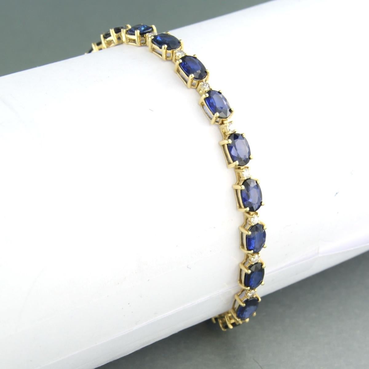 18k yellow gold tennis bracelet set with sapphire total 10.35 ct and brilliant cut diamond 0.54 ct - G/H - VS/SI - length 17.5 cm

detailed description:

the bracelet is 17.5 cm long and 4.5 mm wide

weight 9.0 grams

set with

- 22 x 4.1 mm x 5.6