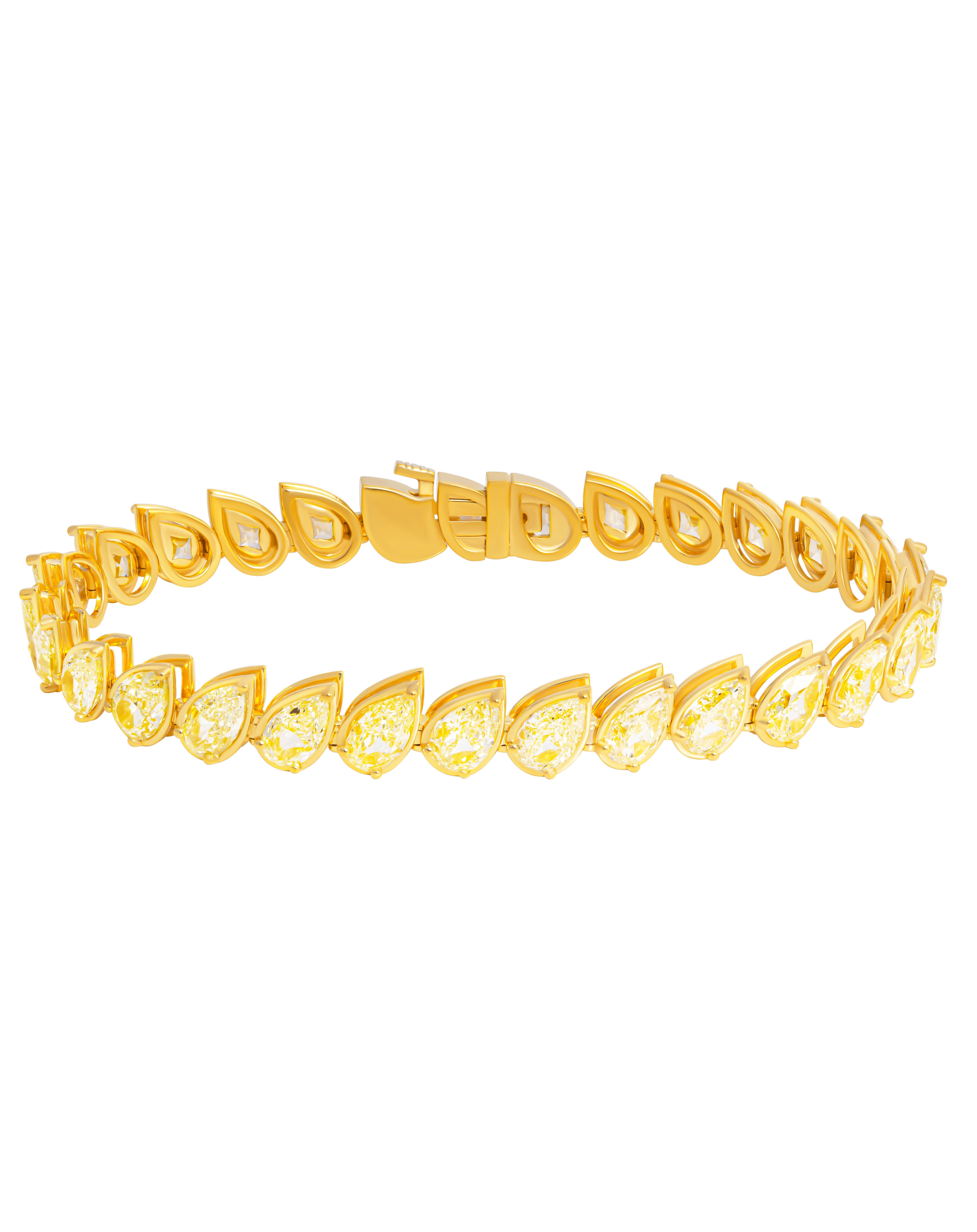 Tennisarmband mit schrägen, hellgelben, birnenförmigen Diamanten im Zustand „Neu“ im Angebot in New York, NY