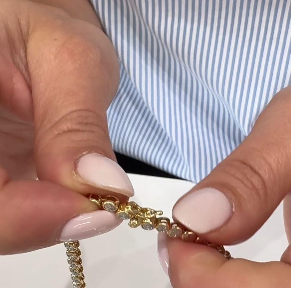 Collana Tennis con diamanti incastonati in oro giallo 14K in vendita 1