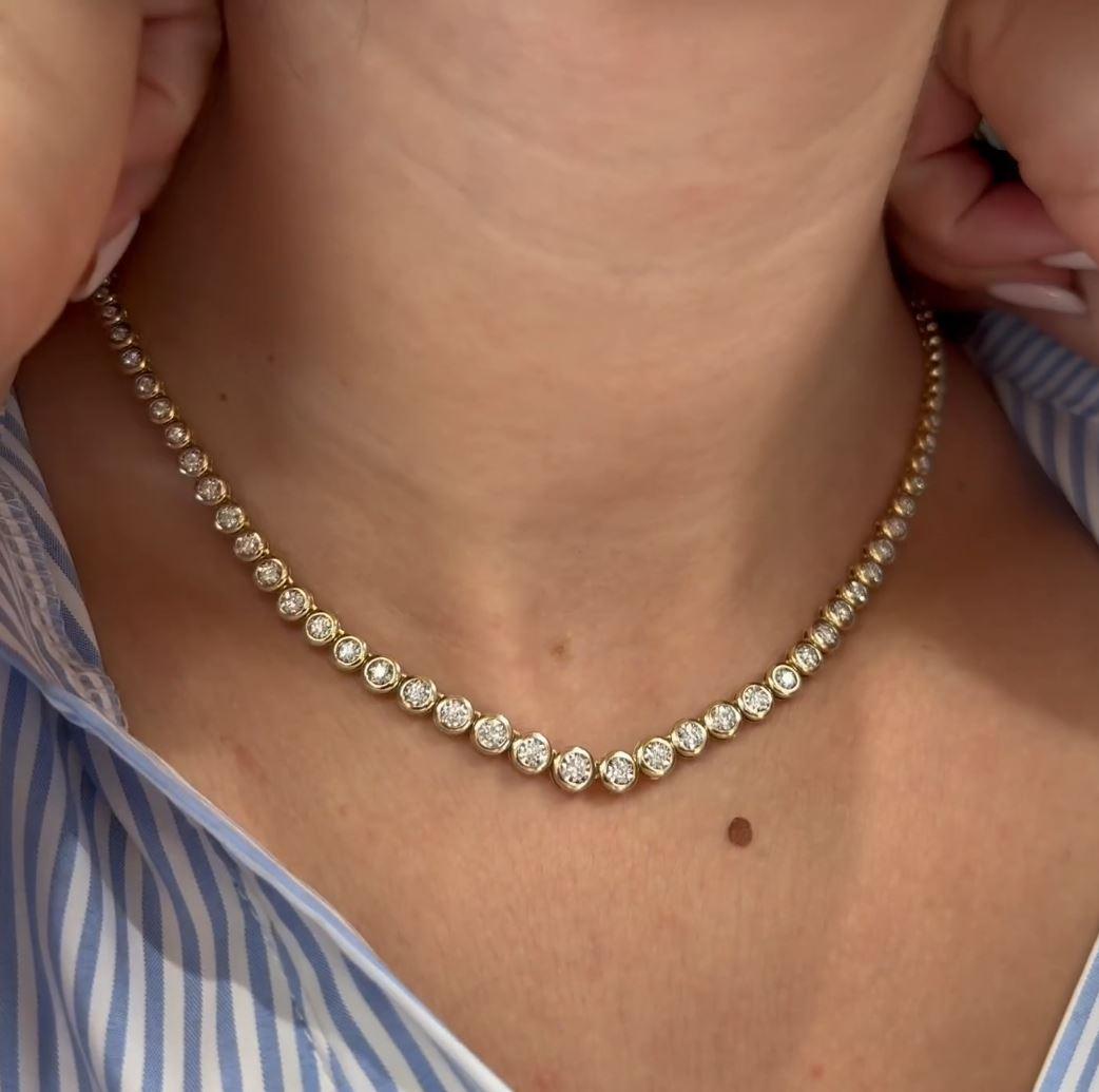 Collana Tennis con diamanti incastonati in oro giallo 14K in vendita 2