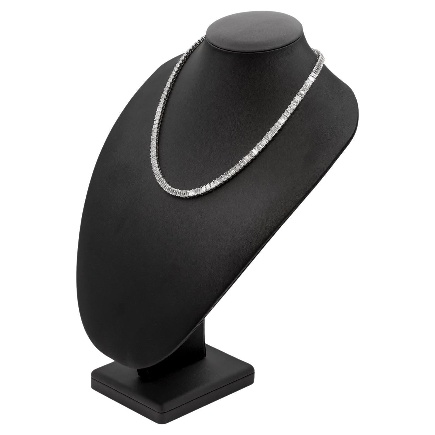 Collier de tennis en platine avec diamants de taille émeraude certifiés GIA