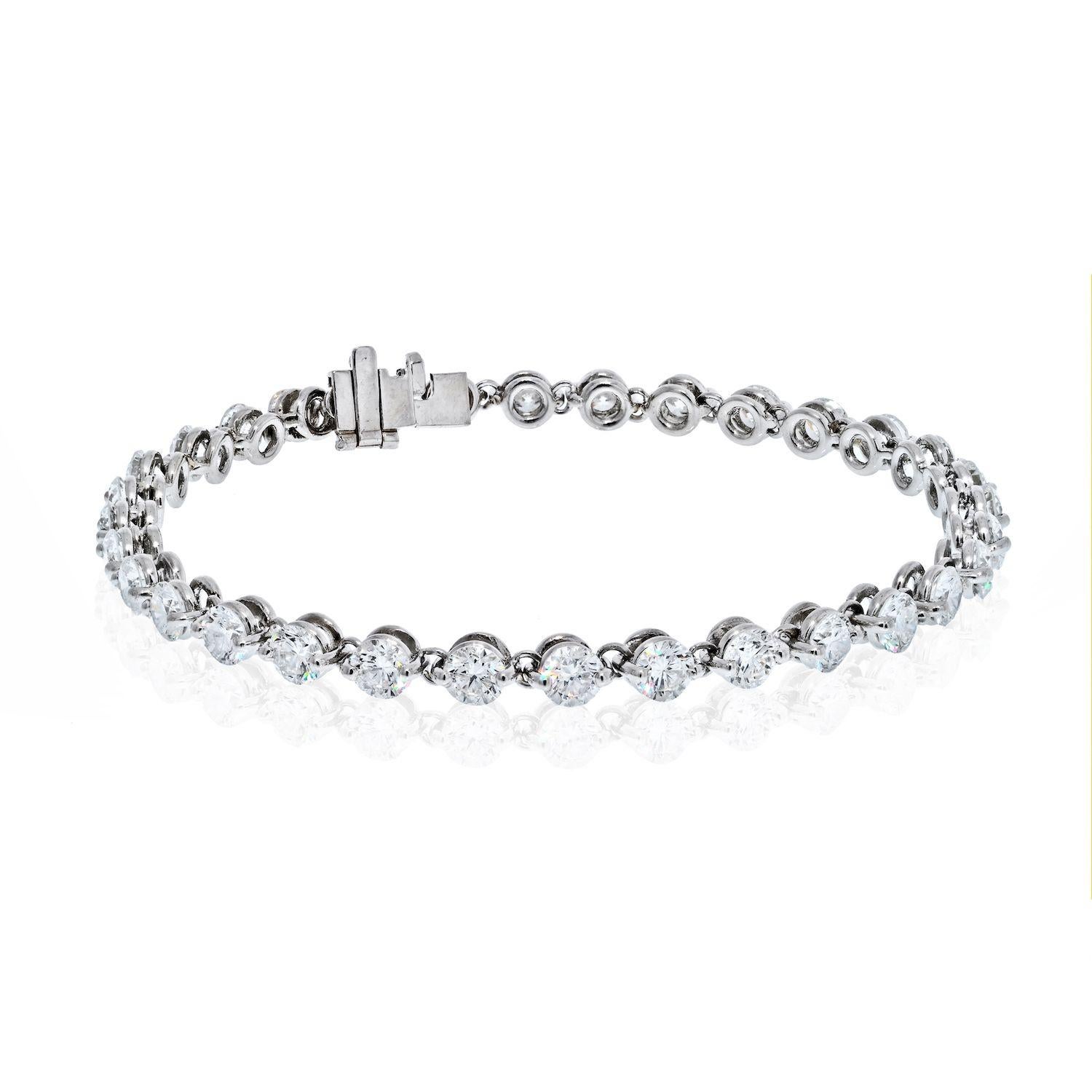 Bracelet tennis en platine avec diamants ronds de 7,85 carats Excellent état - En vente à New York, NY