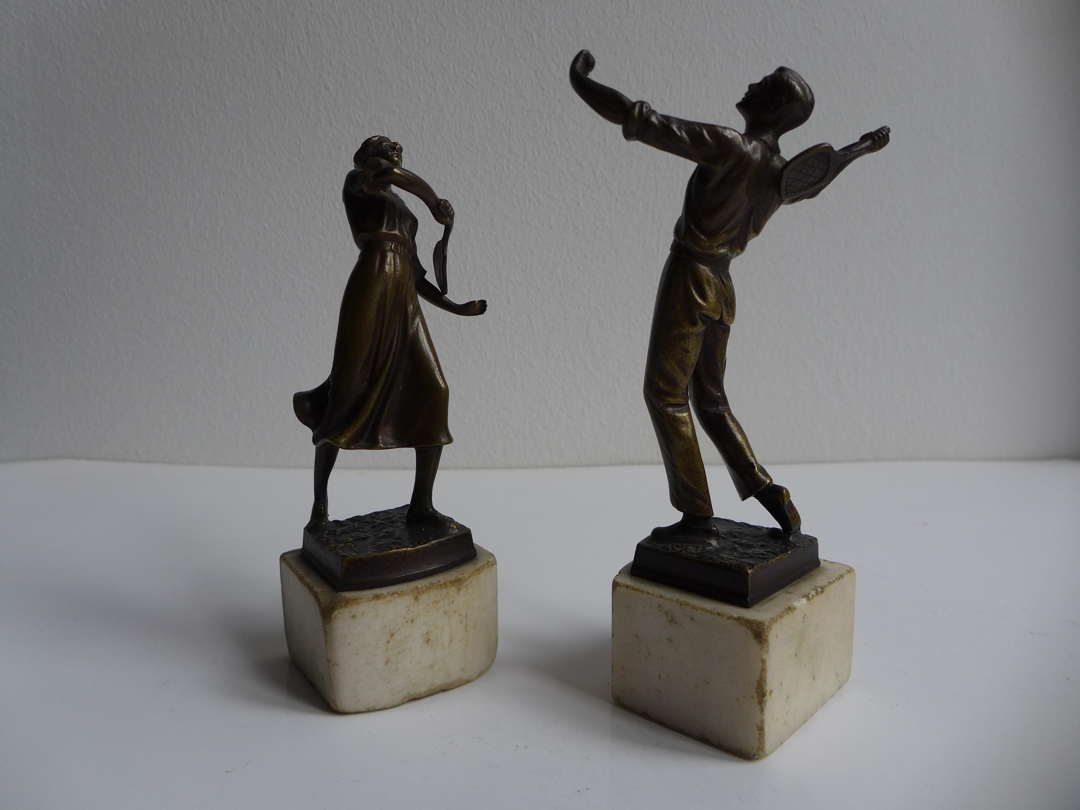 Tennis Playing Couple in Bronze Sculpture Art Deco 1930 In Good Condition For Sale In Vienna, AT