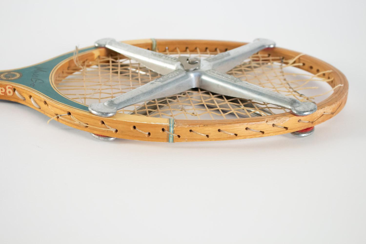 Tennis Racket, Miss Go, Pro, Middle of the 20th Century. In Good Condition For Sale In Saint-Ouen, FR