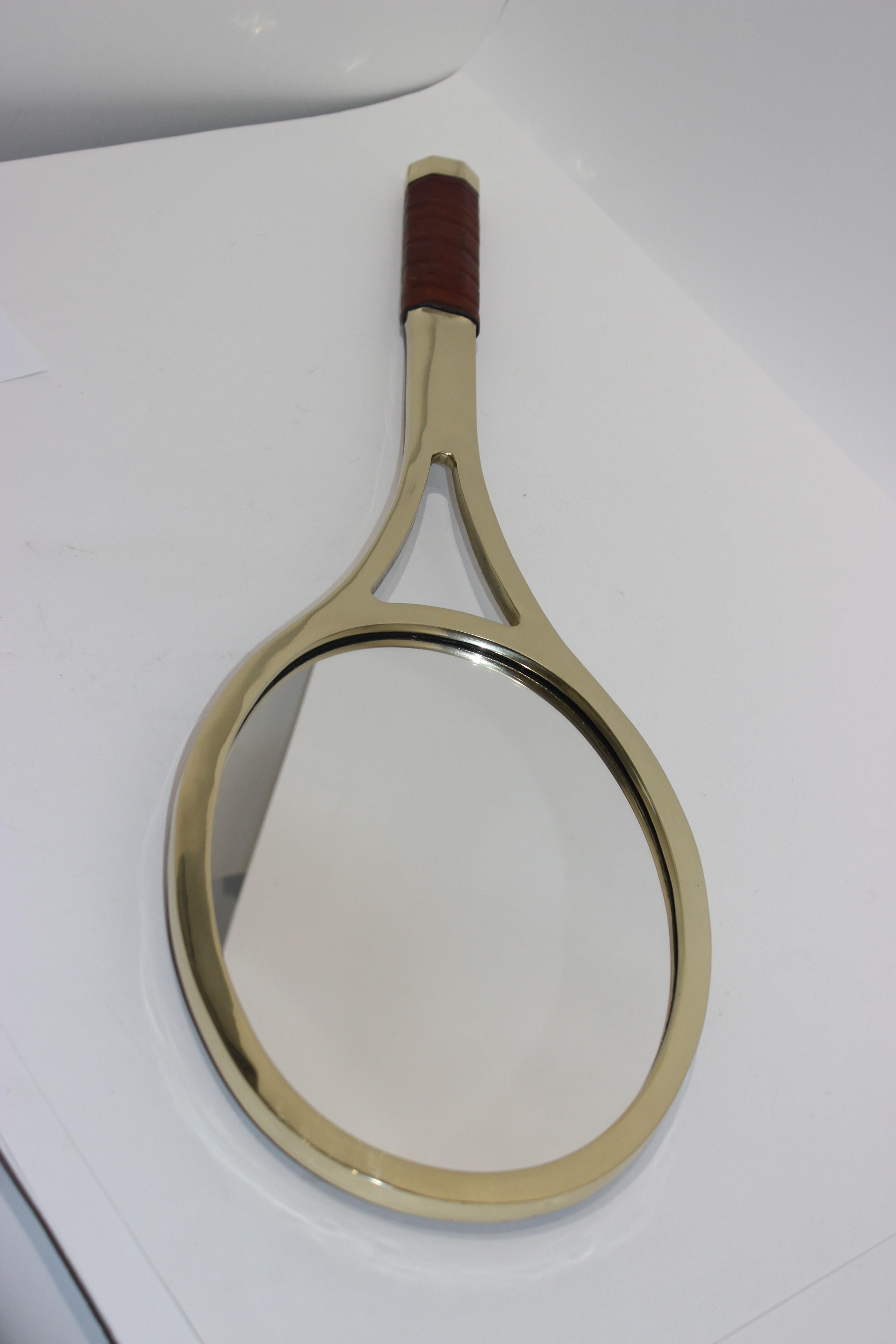 Tennis Racquet Wall Mirror in Polished Brass and Leather In Good Condition In West Palm Beach, FL