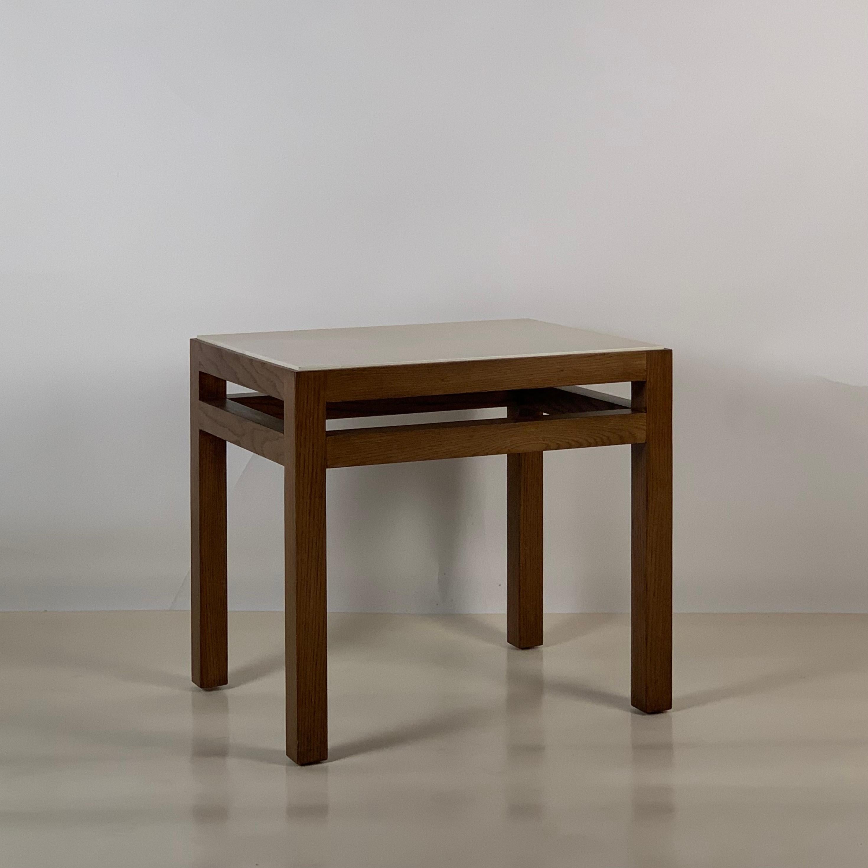Beistelltisch 'Tenon' aus Eiche und Pergament von Design Frères (Art déco) im Angebot