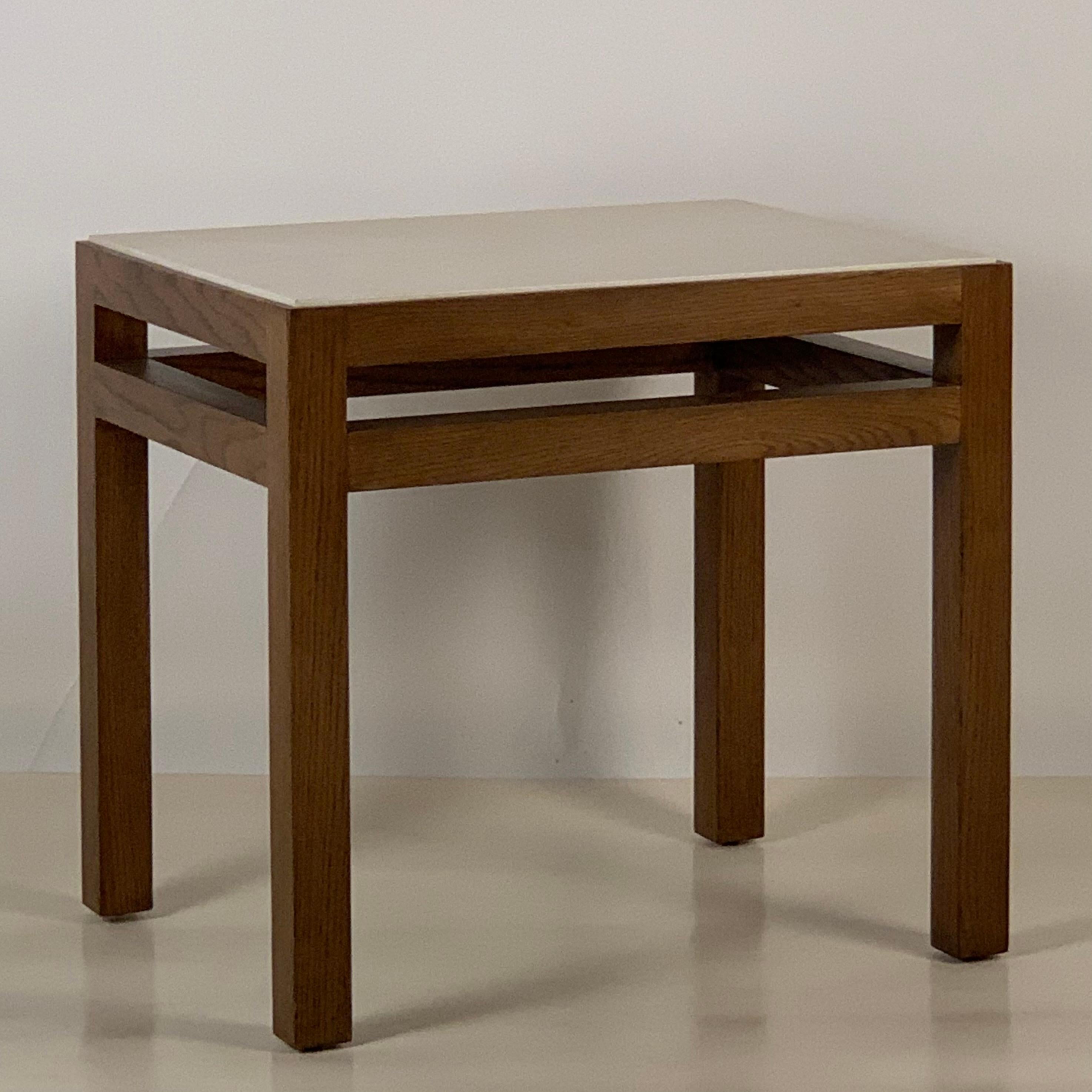 Beistelltisch 'Tenon' aus Eiche und Pergament von Design Frères (Gebeizt) im Angebot