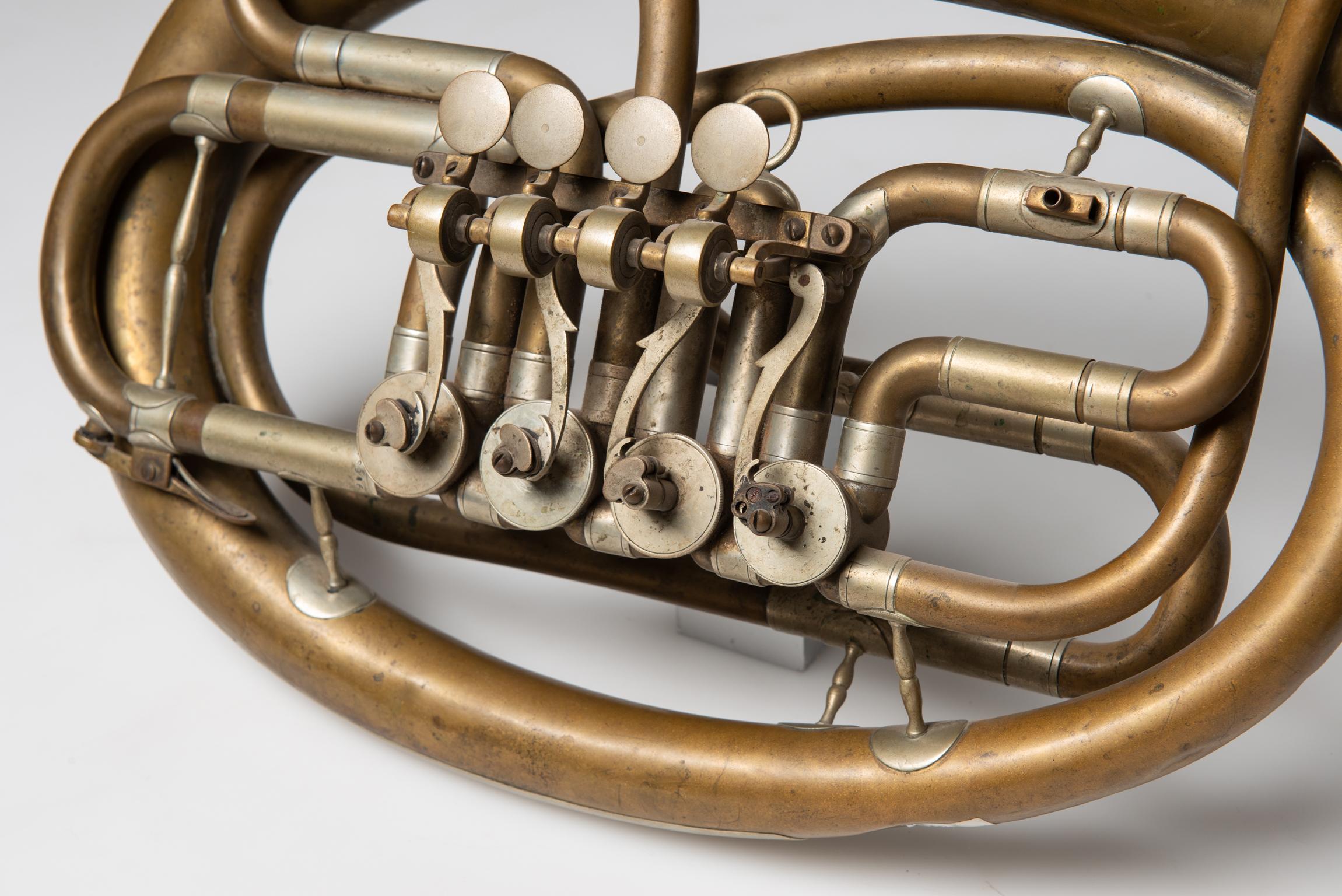 what does a flugelhorn look like