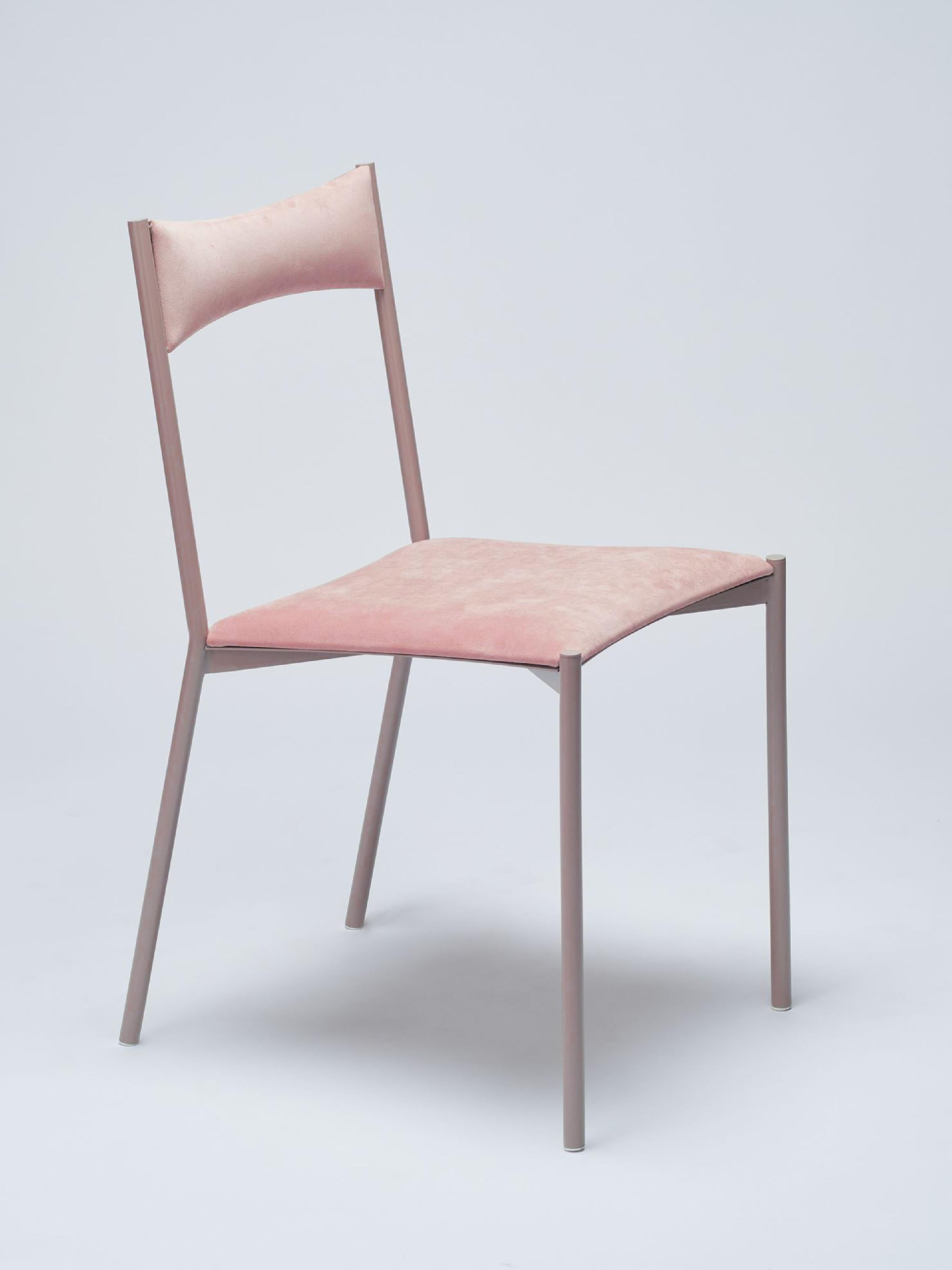 Poudré Chaise de salle à manger contemporaine TENSA en acier et tapisserie en velours par Ries en vente