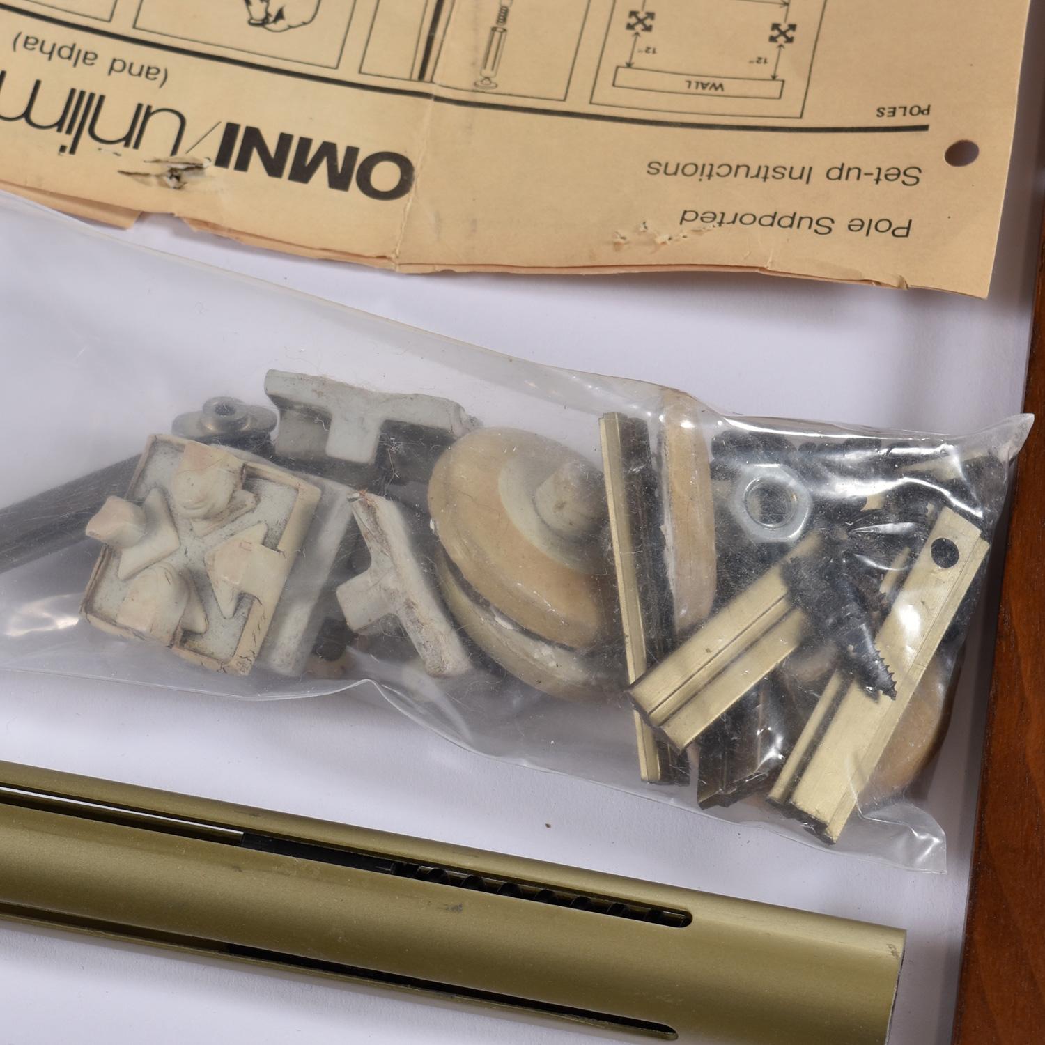 Pensile Omni in alluminio oro smeraldo a palo teso di George Nelson in vendita 8