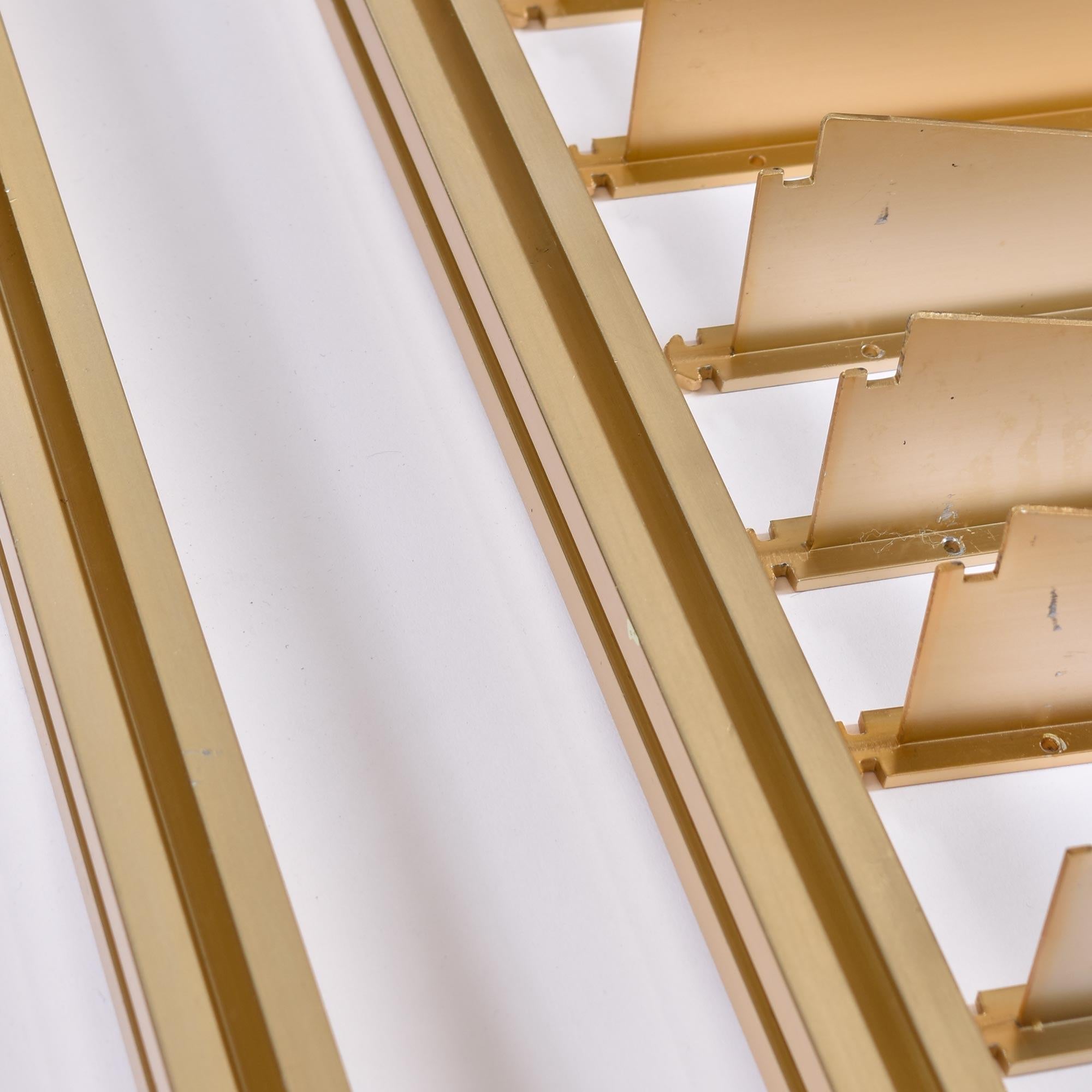 Tension Pole Freistehende Rose Gold Aluminium Omni Schrankwand von George Nelson im Angebot 1