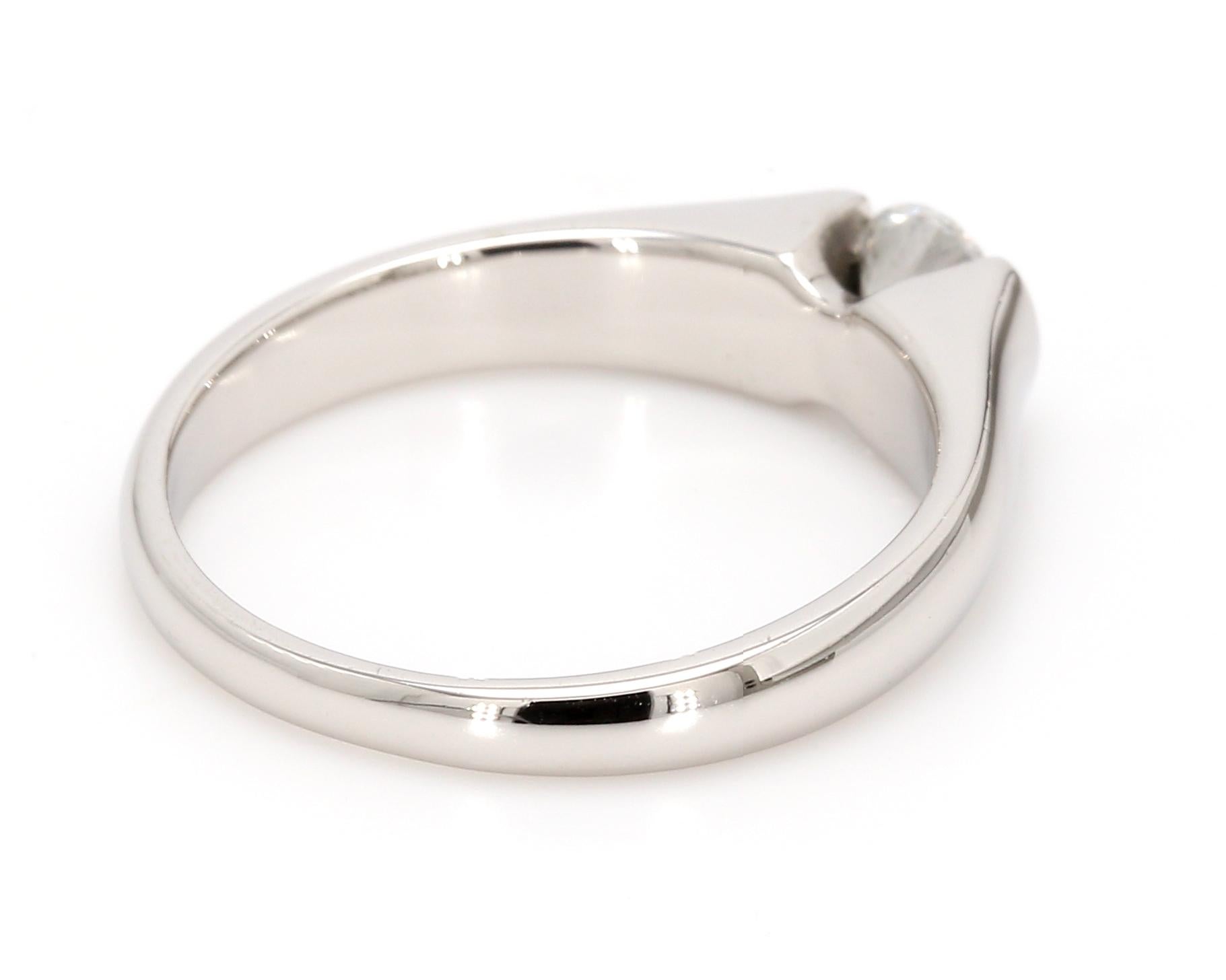 Verlobungsring aus Platin mit Solitär in Tension-Fassung mit Diamant und Platin im Angebot 1