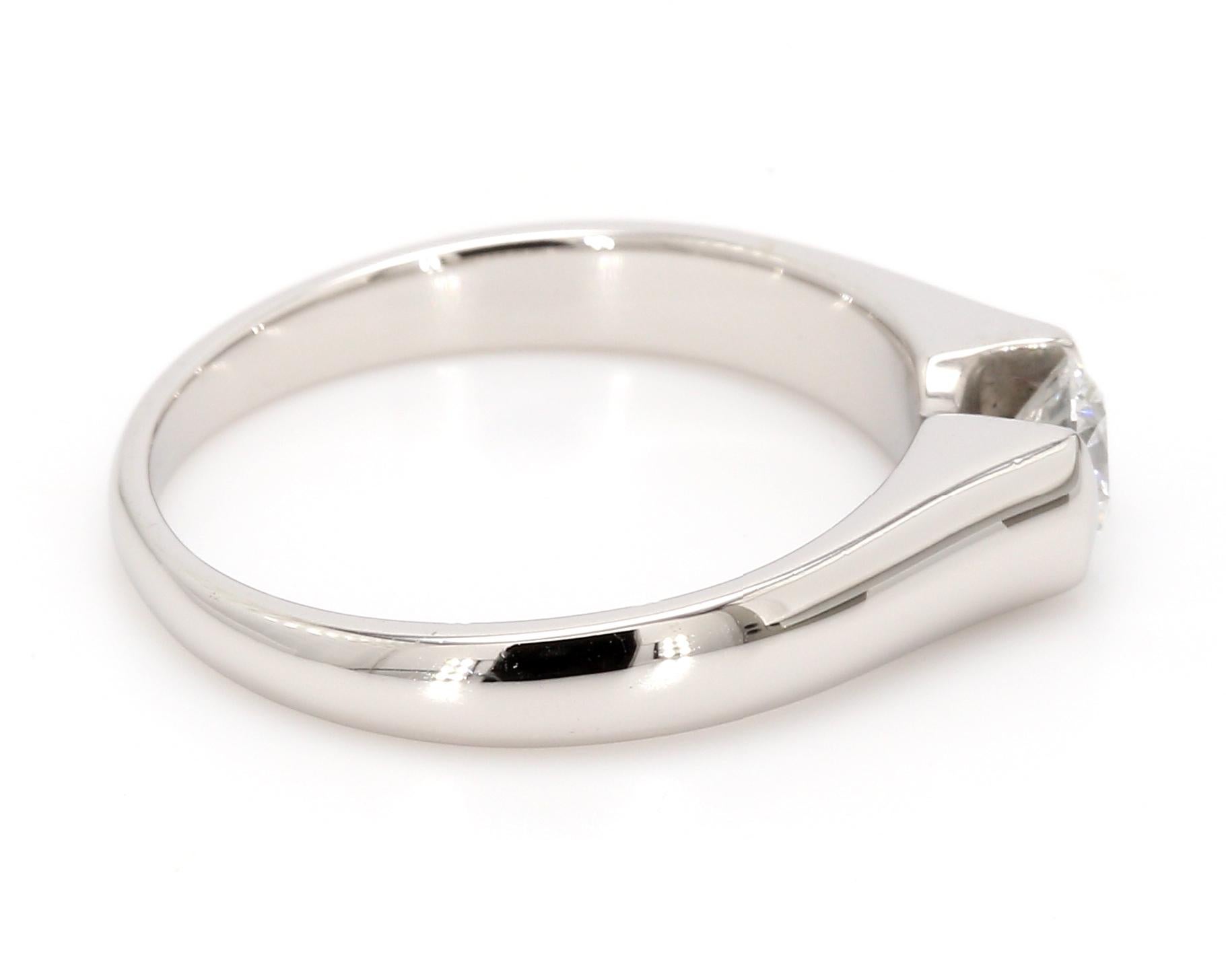 Verlobungsring aus Platin mit Solitär in Tension-Fassung mit Diamant und Platin im Angebot 2