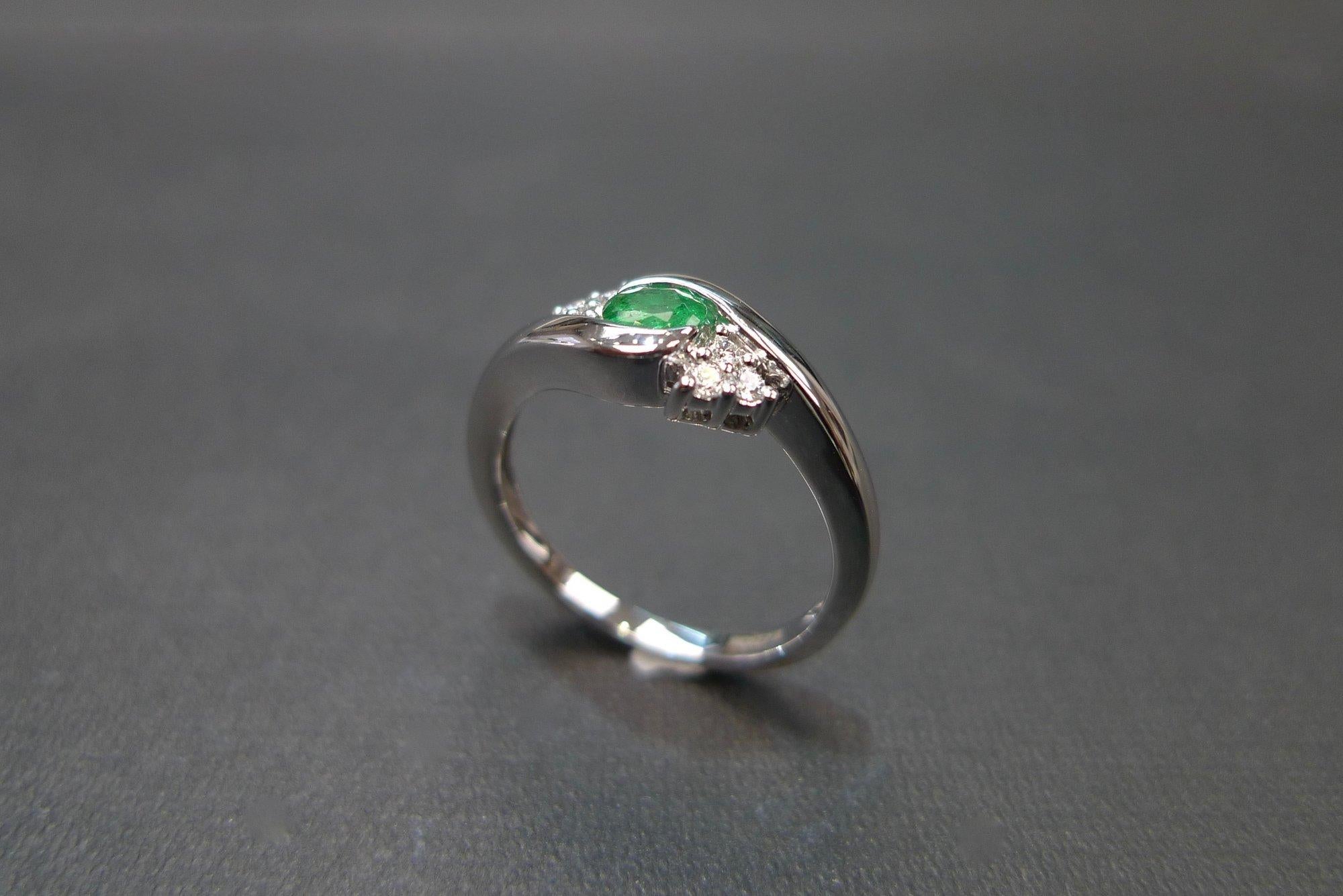 For Sale:  Tension Twist Round Cut Emerald and Diamond Engagement Ring in 18K White Gold 4