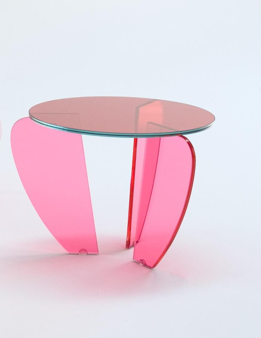 Table basse 50 Teo Pink Shades by VUUN ITALIA
Dimensions : D 54 x L 54 x H 39 cm. 
MATERIAL : Verre extralight avec base en miroir doré.

Disponible en différentes tailles et finitions. Veuillez nous contacter.

Comme s'il était