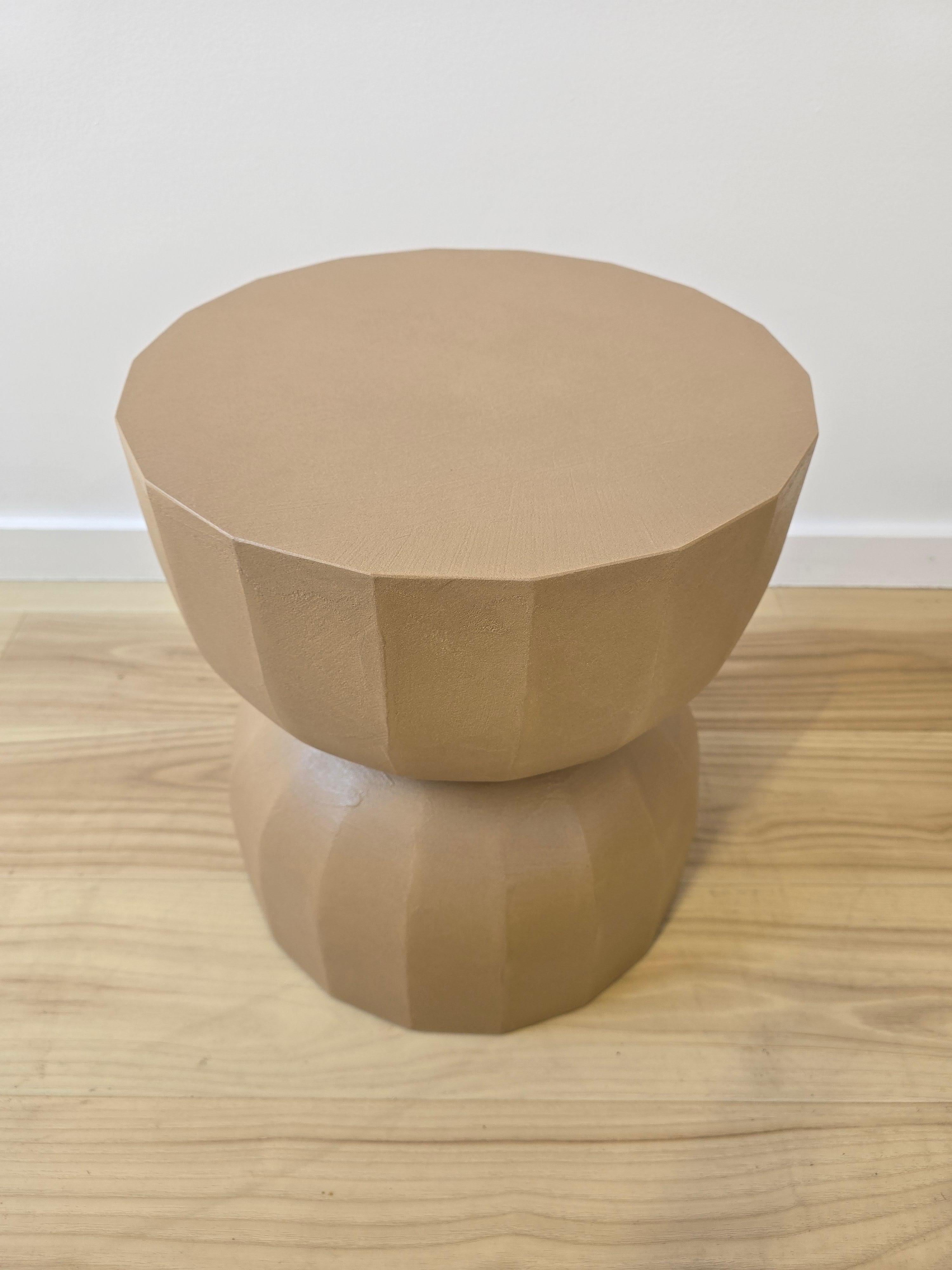 Plastique Teo Side Table *Showroom Sample en vente