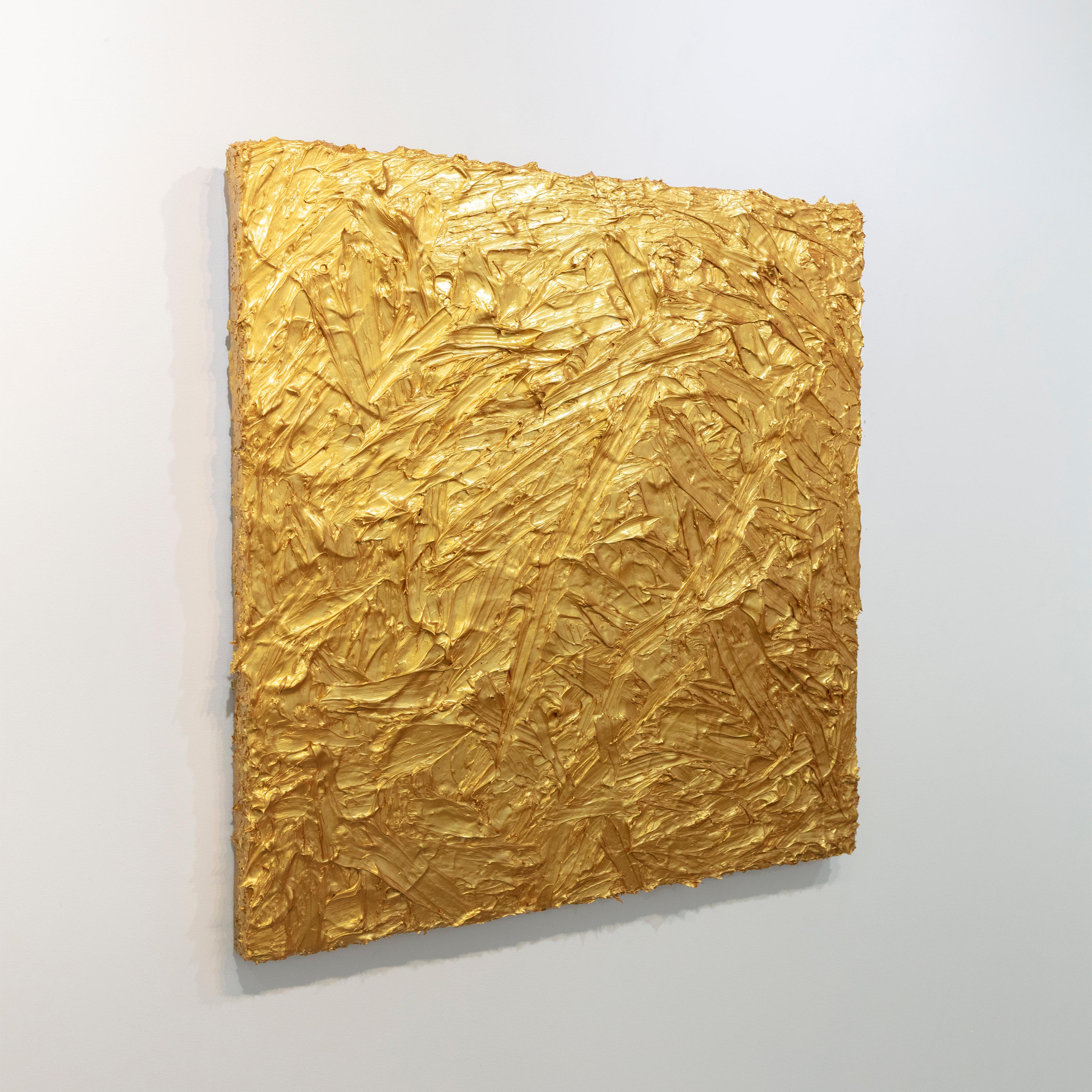 Cette peinture abstraite de Teodora Guererra présente une palette d'or métallique. La peinture est appliquée en couches épaisses sur la toile, par petites touches rapides, créant ainsi une surface très texturée. Elle est câblée et prête à être