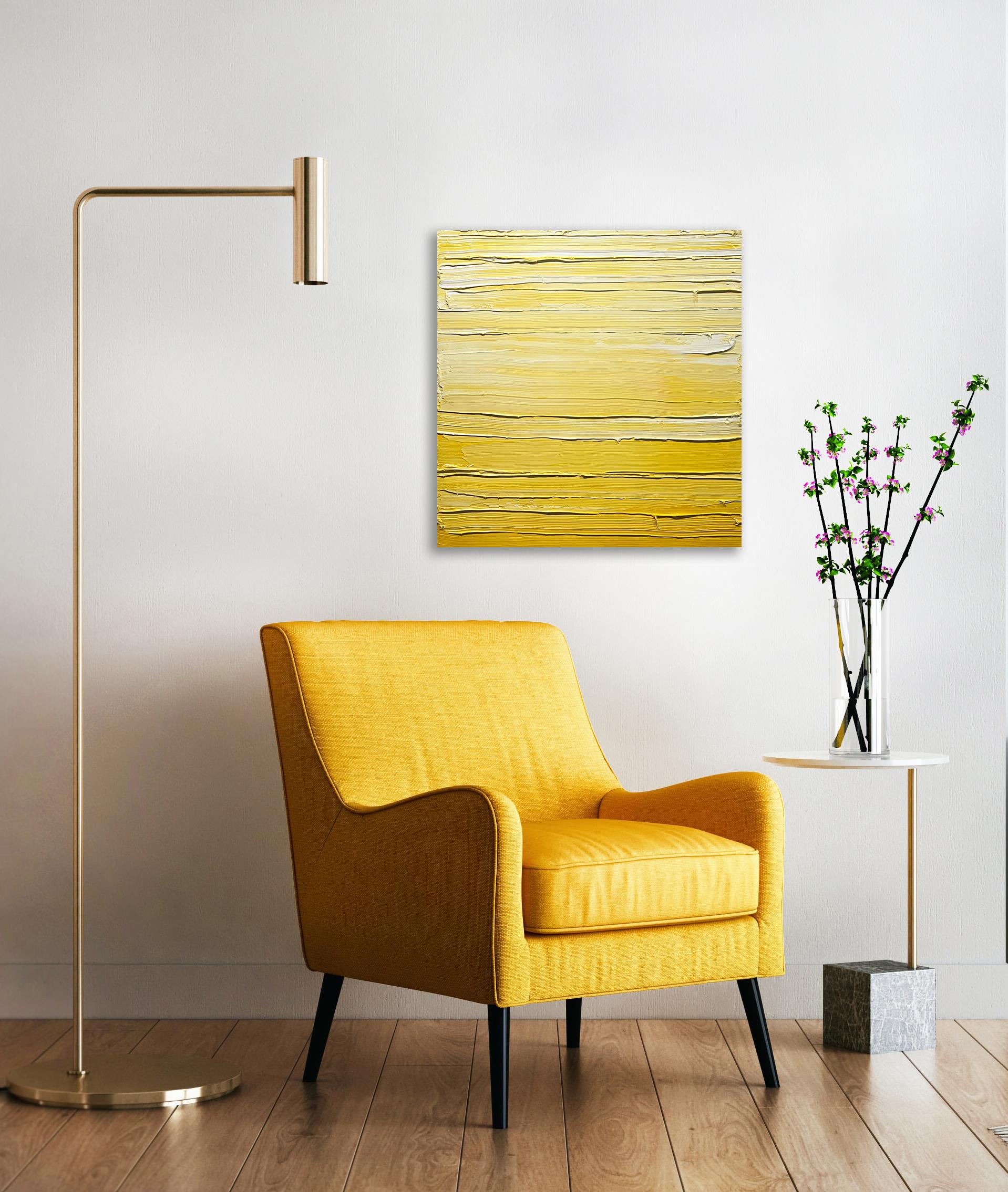 Cette peinture abstraite contemporaine de Teodora Guererra présente une palette de jaune et de blanc éclatants. L'artiste applique d'épaisses couches de peinture jaune et blanche sur le tableau en gestes horizontaux, donnant ainsi de la texture à la